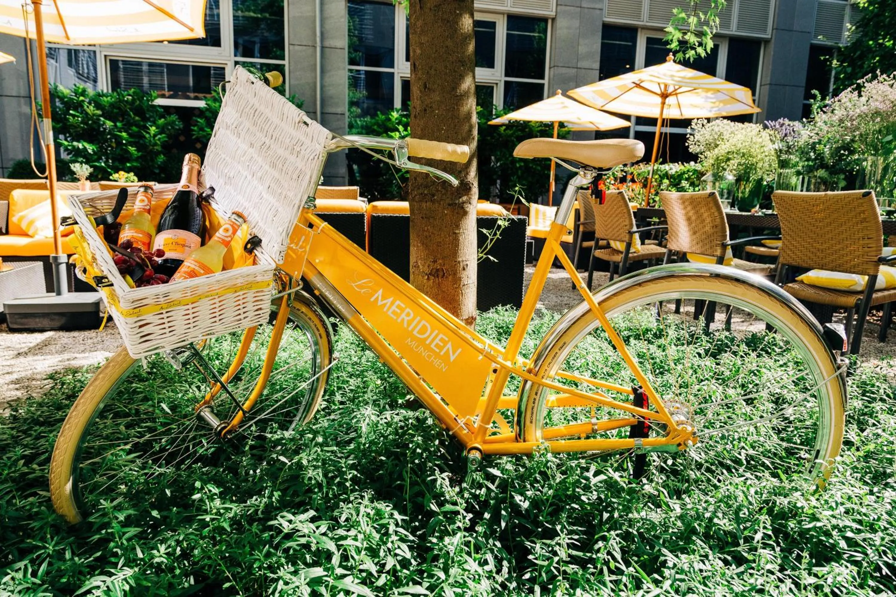 Lounge or bar in Le Meridien Munich