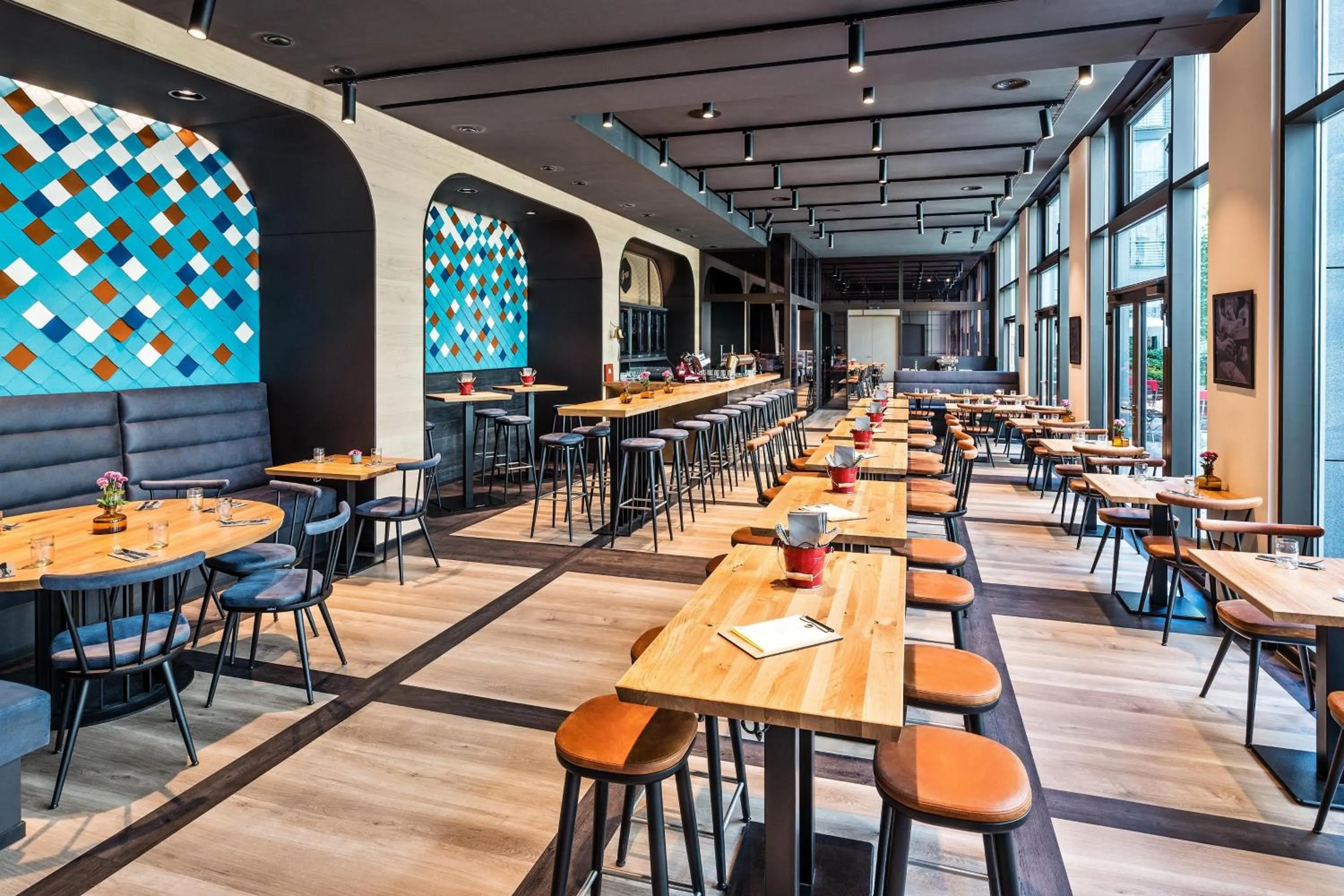 Restaurant/places to eat in Le Meridien Munich