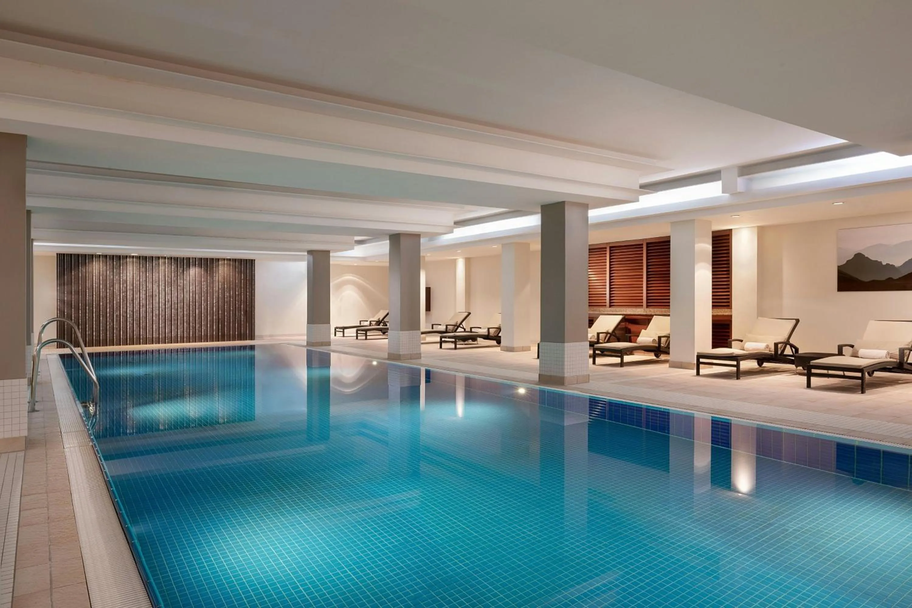 Swimming pool in Le Meridien Munich