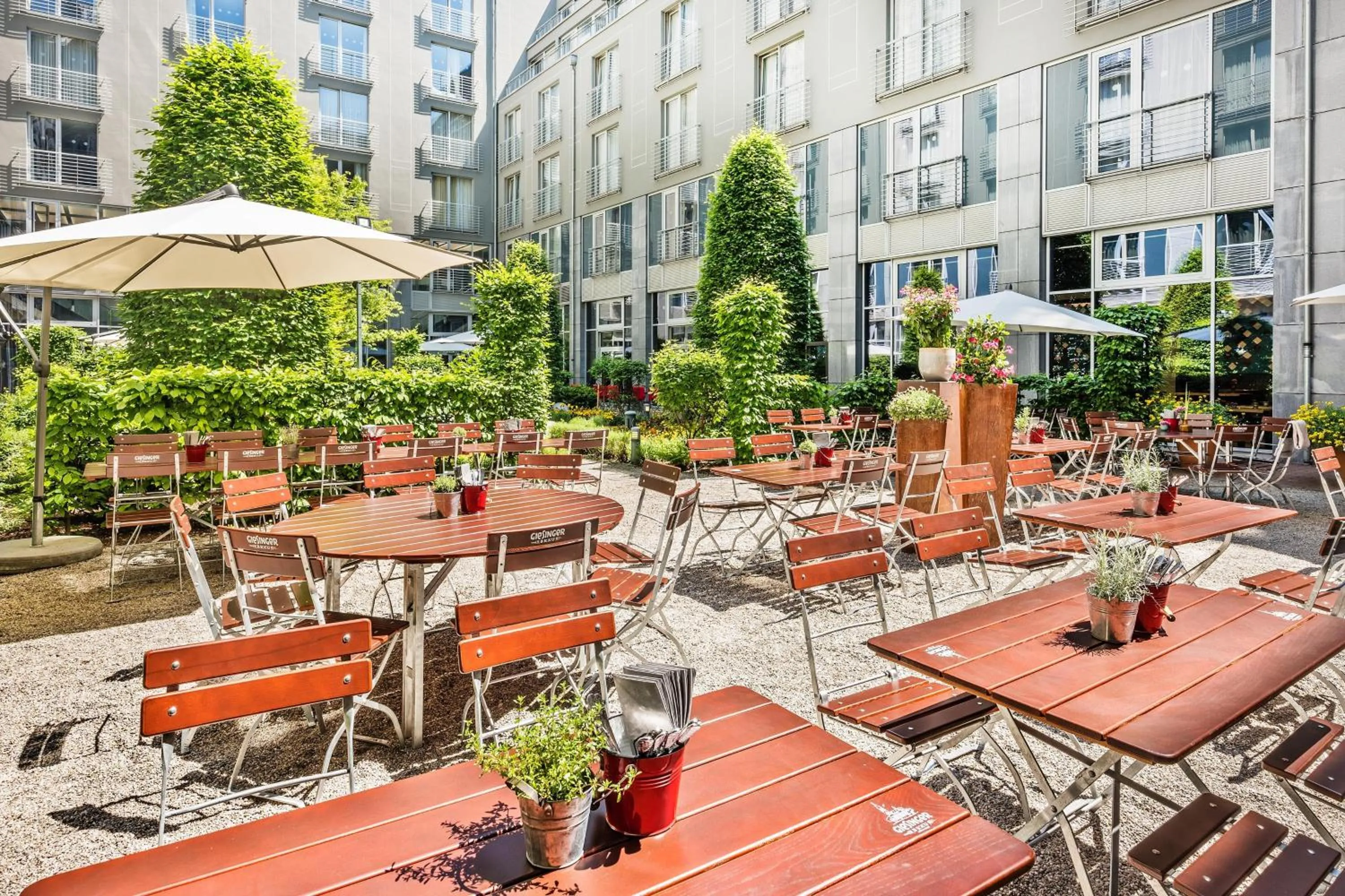 Restaurant/places to eat in Le Meridien Munich