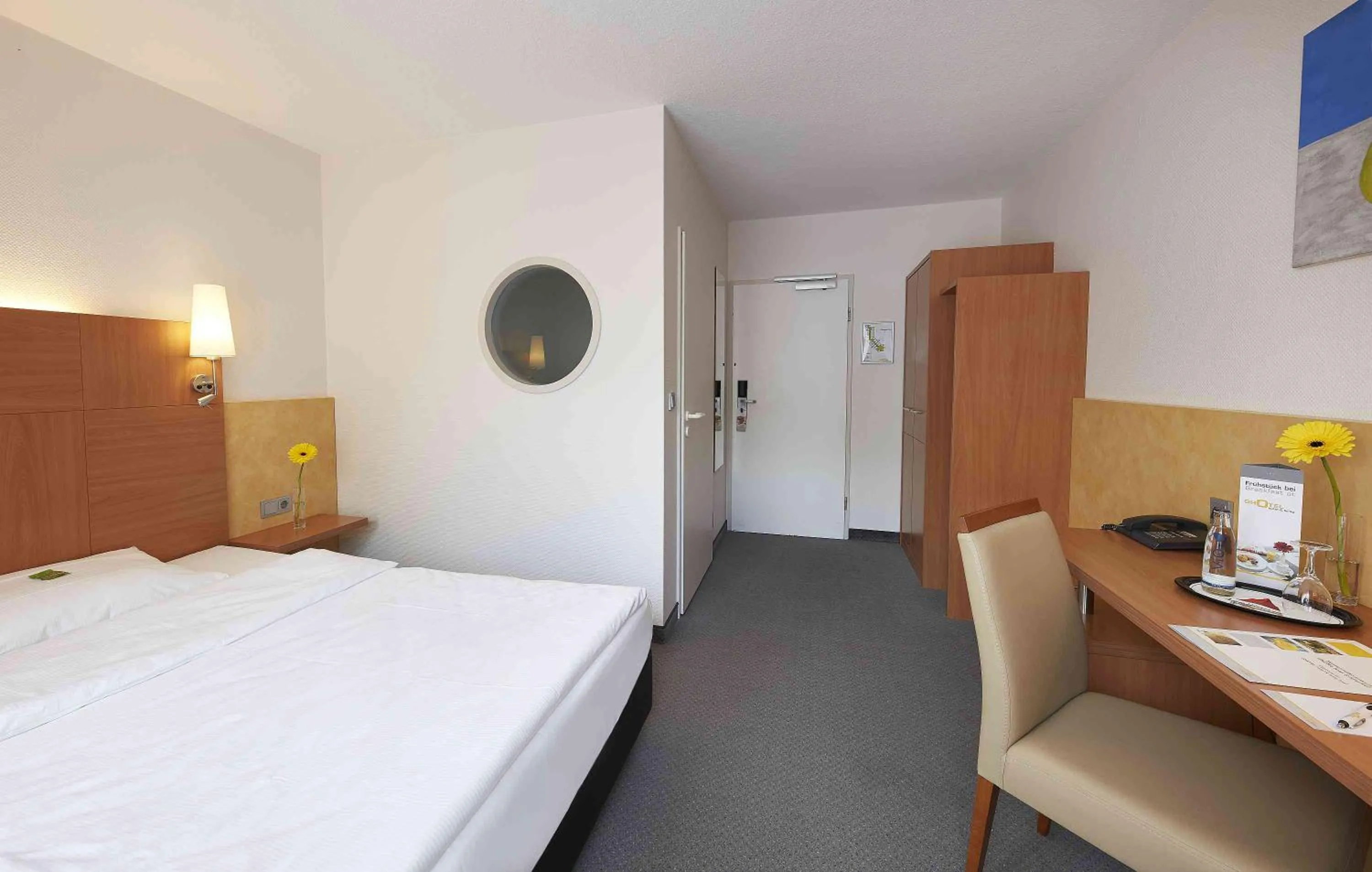 Bedroom, Bed in GHOTEL hotel & living Kiel