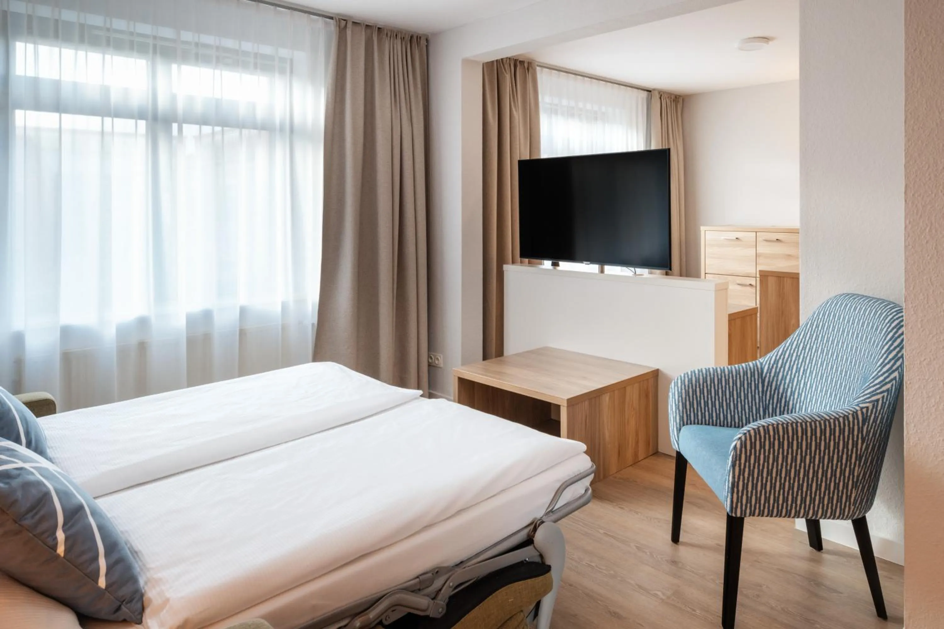 Photo of the whole room, Bed in GHOTEL hotel & living Hannover