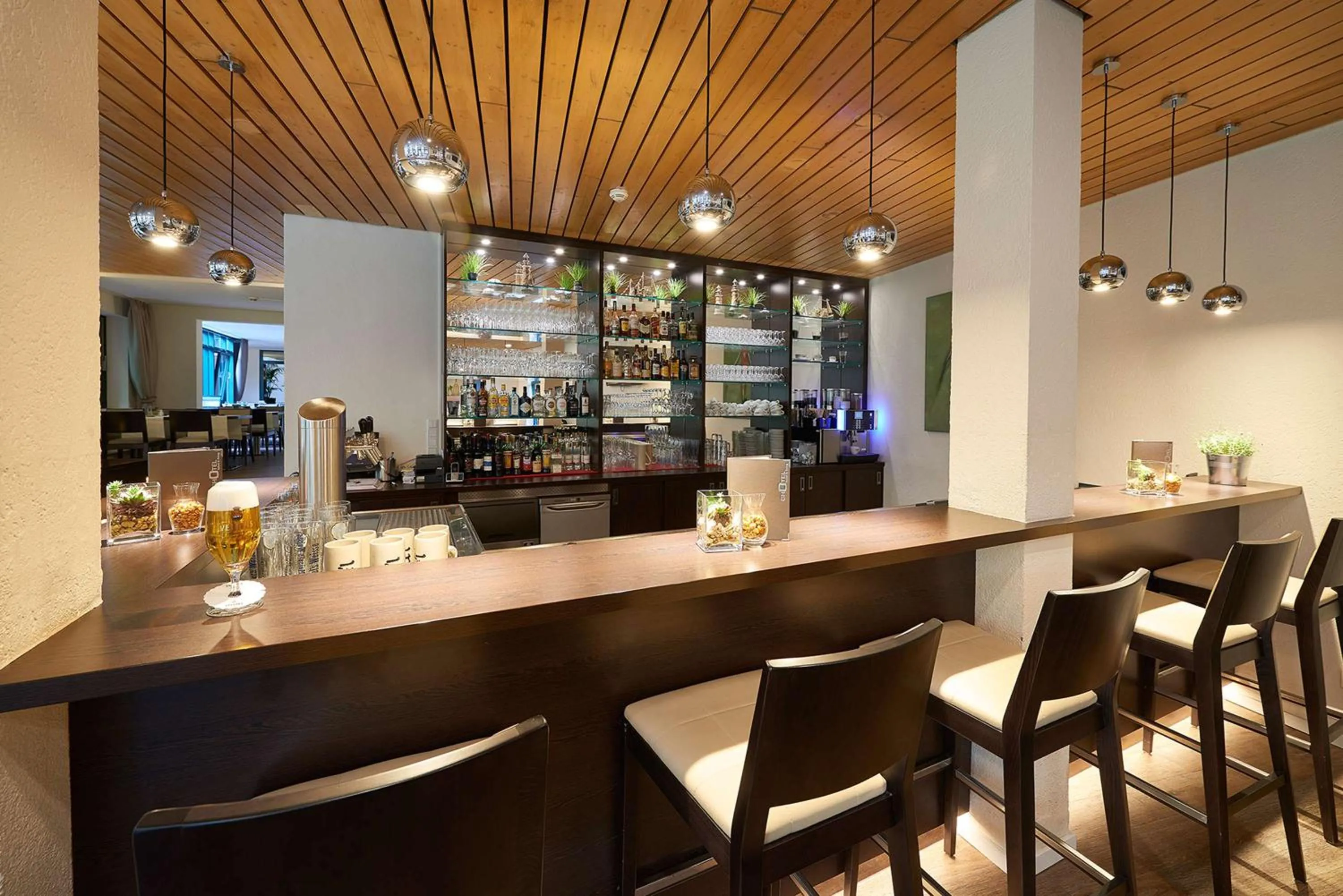 Lounge or bar in GHOTEL hotel & living Hannover