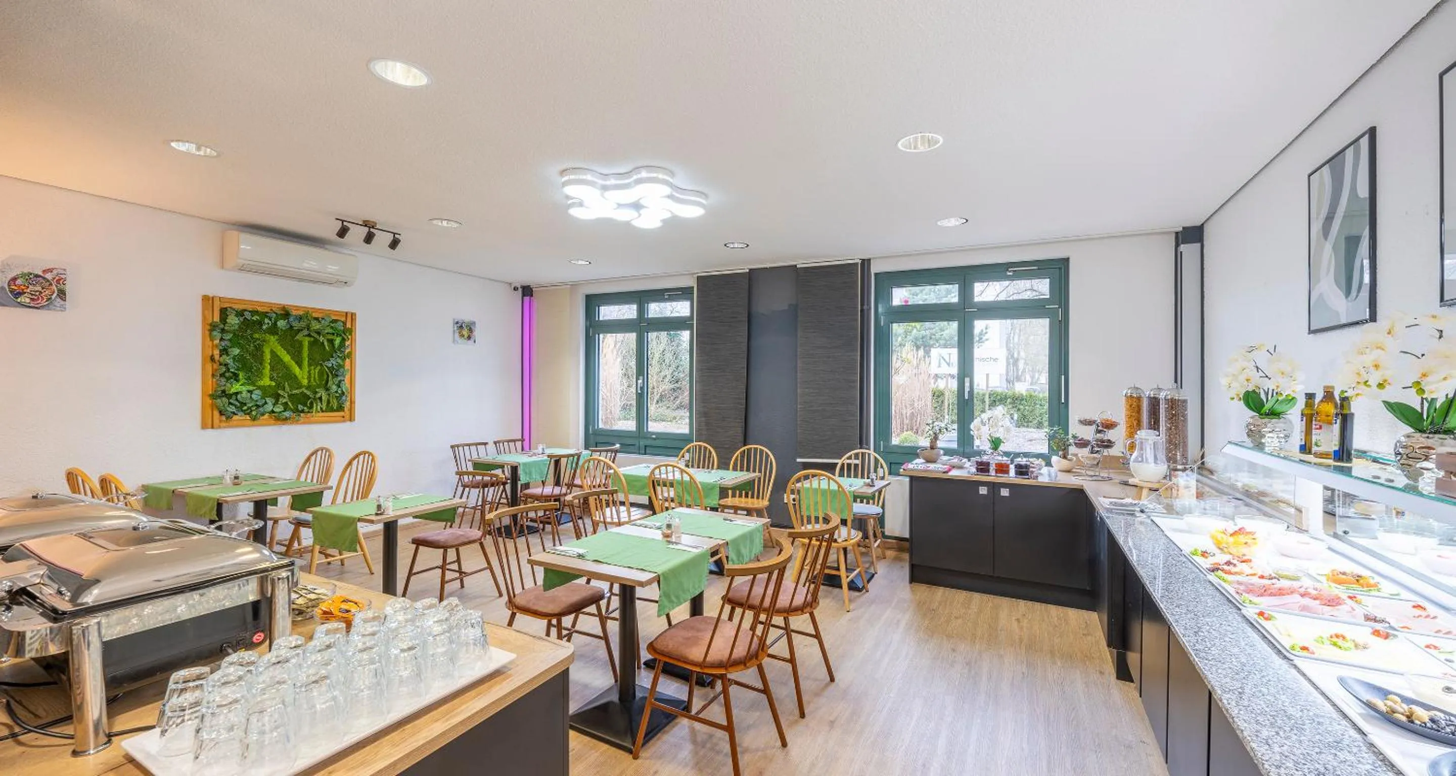 Buffet breakfast in PLAZA INN Braunschweig City Süd