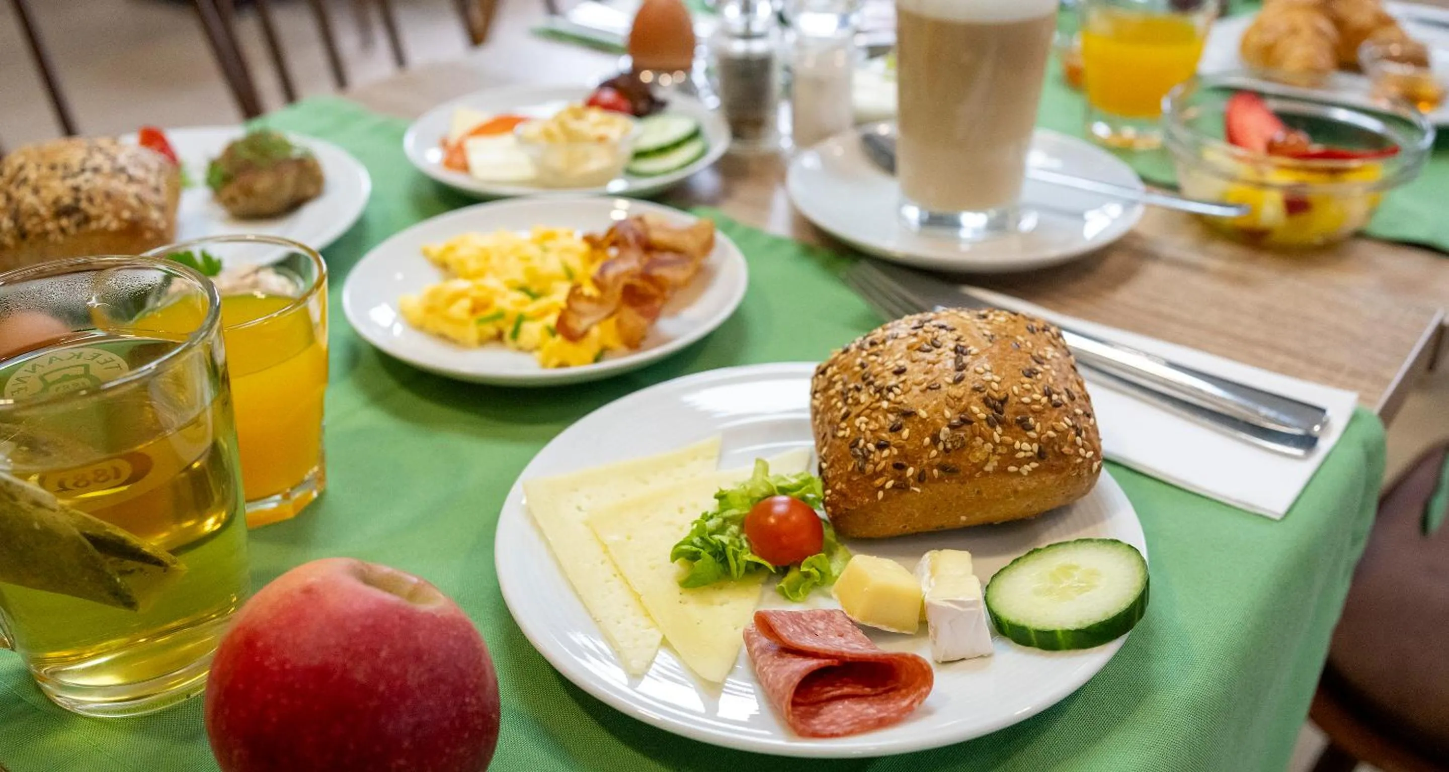 Breakfast in PLAZA INN Braunschweig City Süd