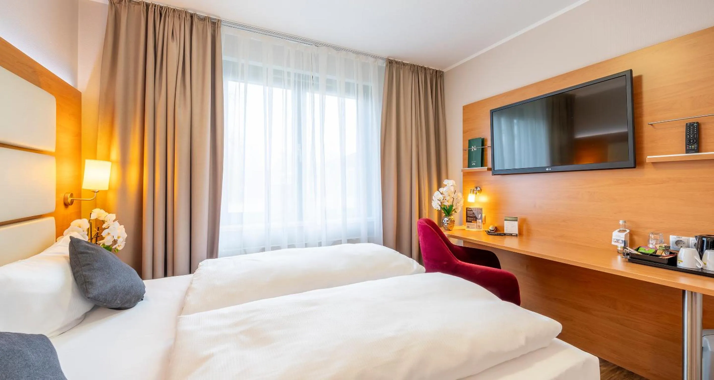 Bed in PLAZA INN Braunschweig City Süd