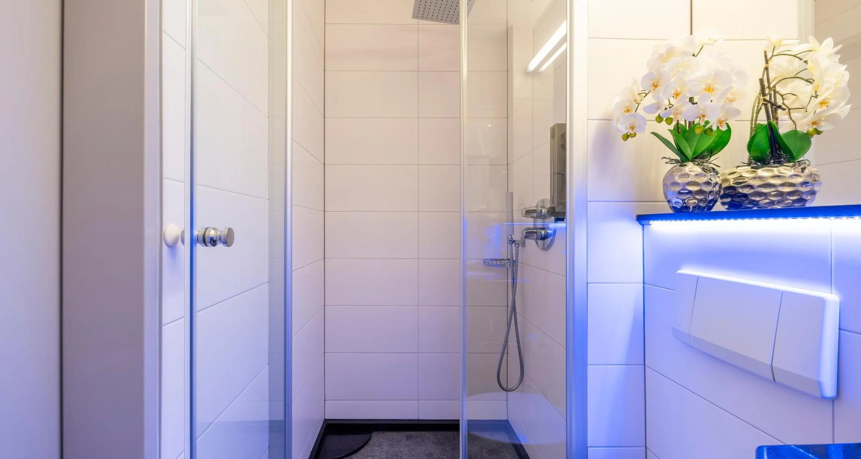 Shower in PLAZA INN Braunschweig City Süd