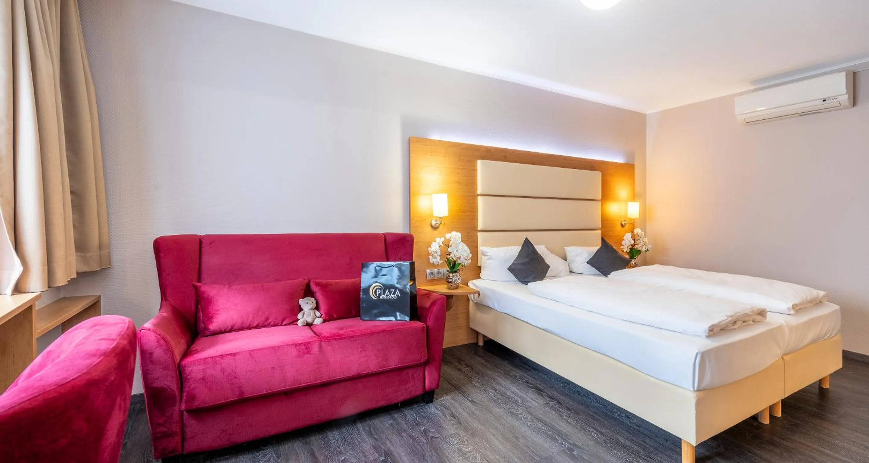 Photo of the whole room, Bed in PLAZA INN Braunschweig City Süd