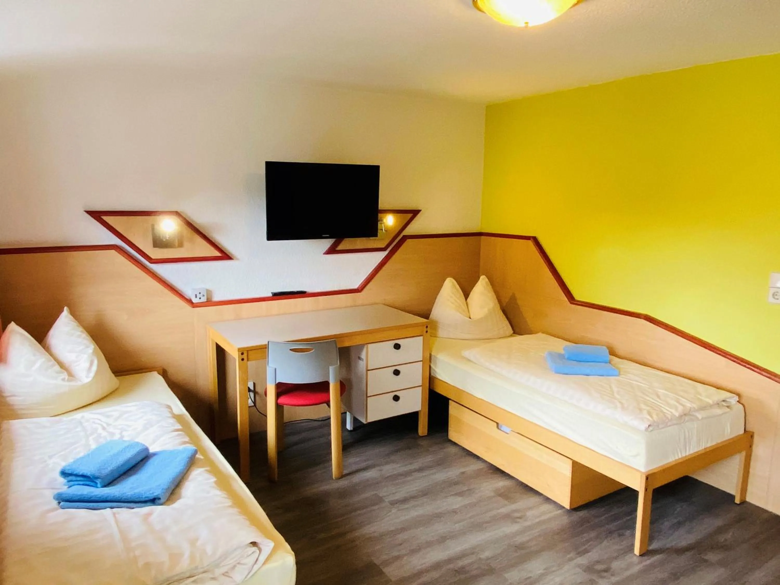 Photo of the whole room, Bed in Haus Rosenbaum am Rennsteig Gruppenhaus - Pension - Begegnungsstätte bis 50 Personen