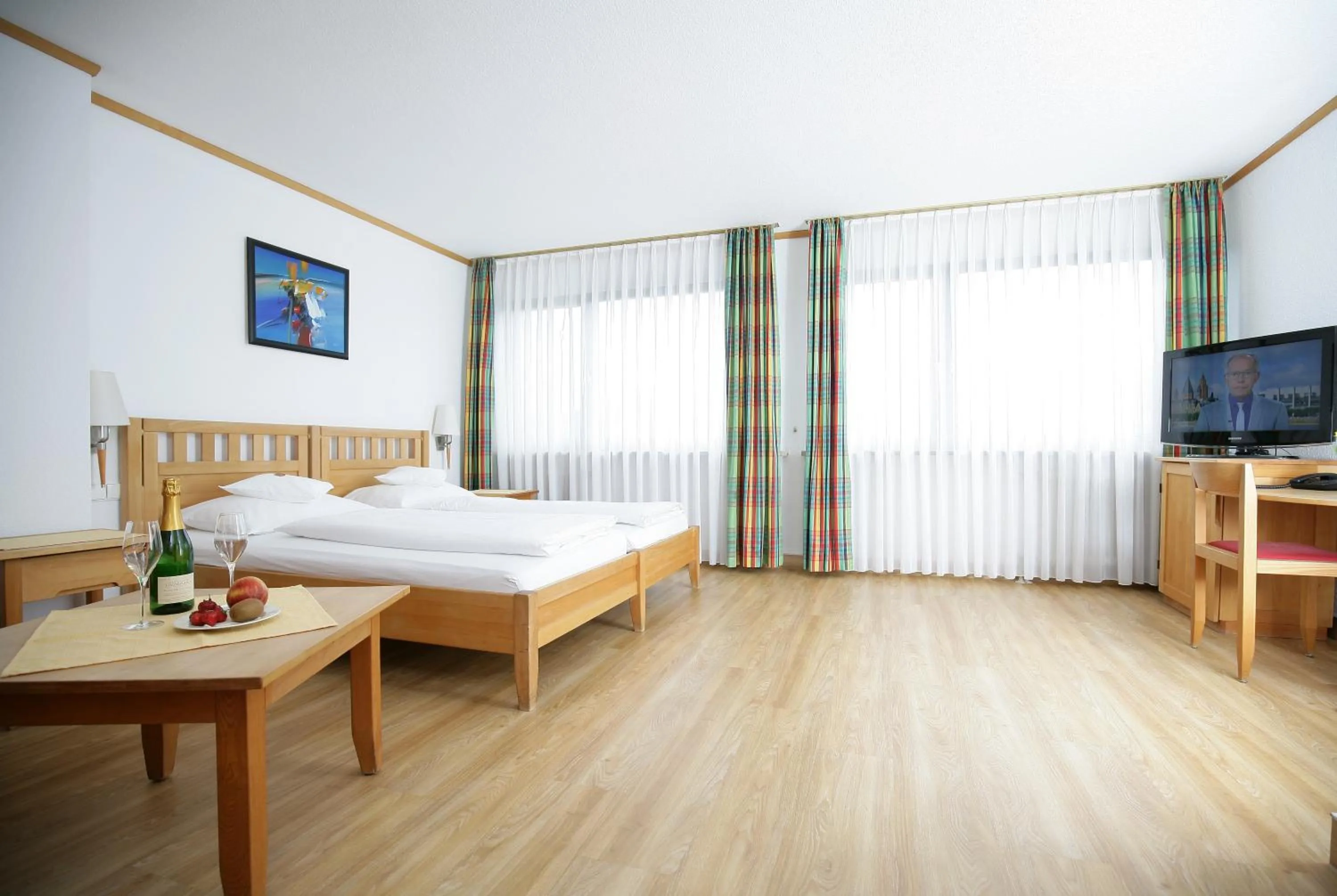 Photo of the whole room, Bed in Badhotel Restaurant Stauferland