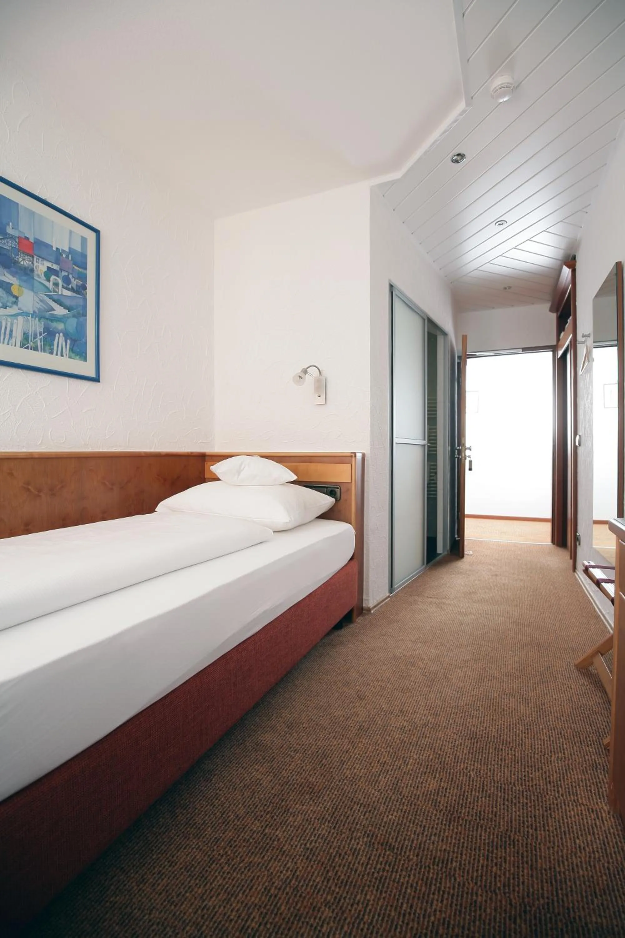 Photo of the whole room, Bed in Badhotel Restaurant Stauferland