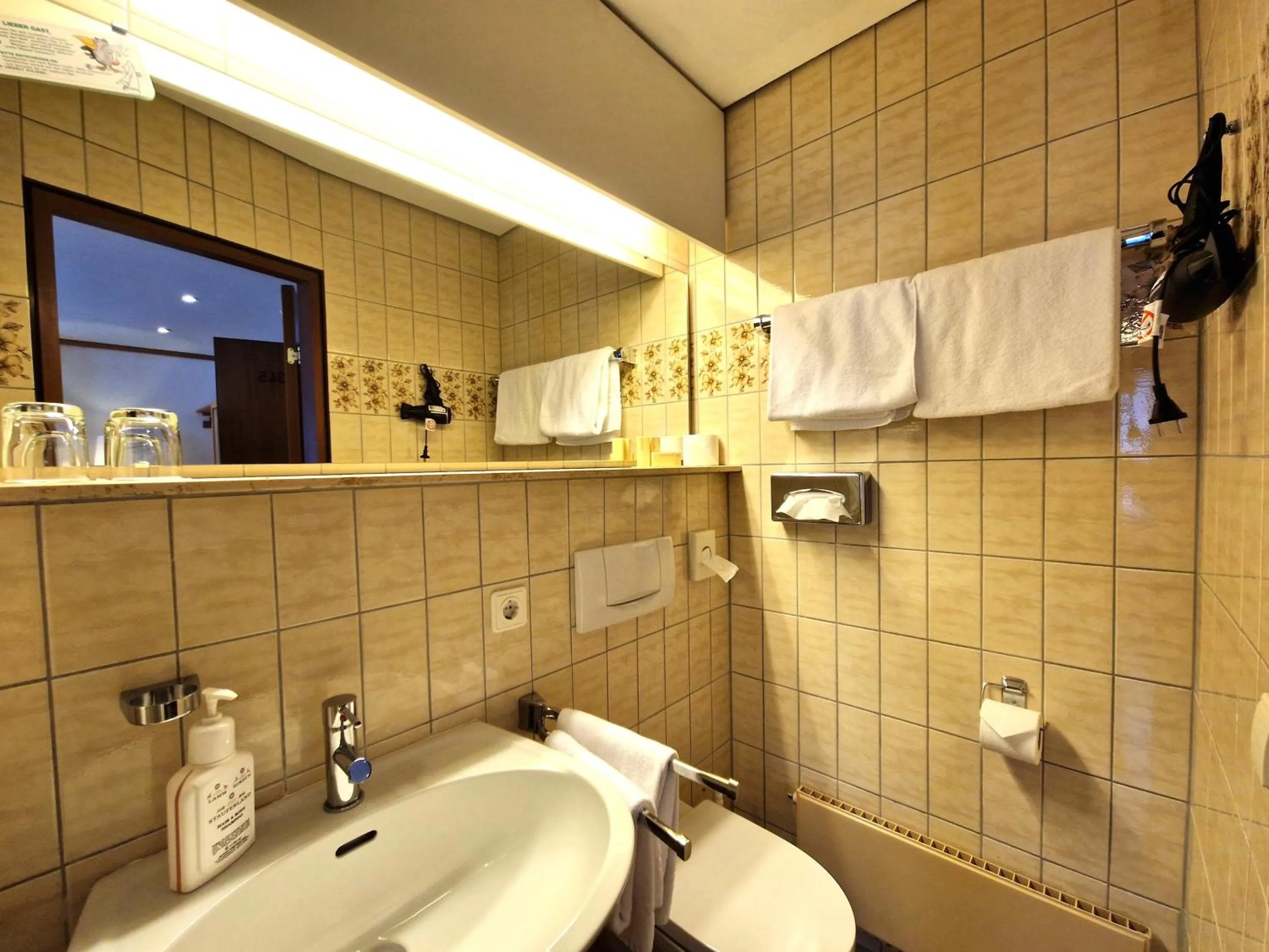 Bathroom in Badhotel Restaurant Stauferland