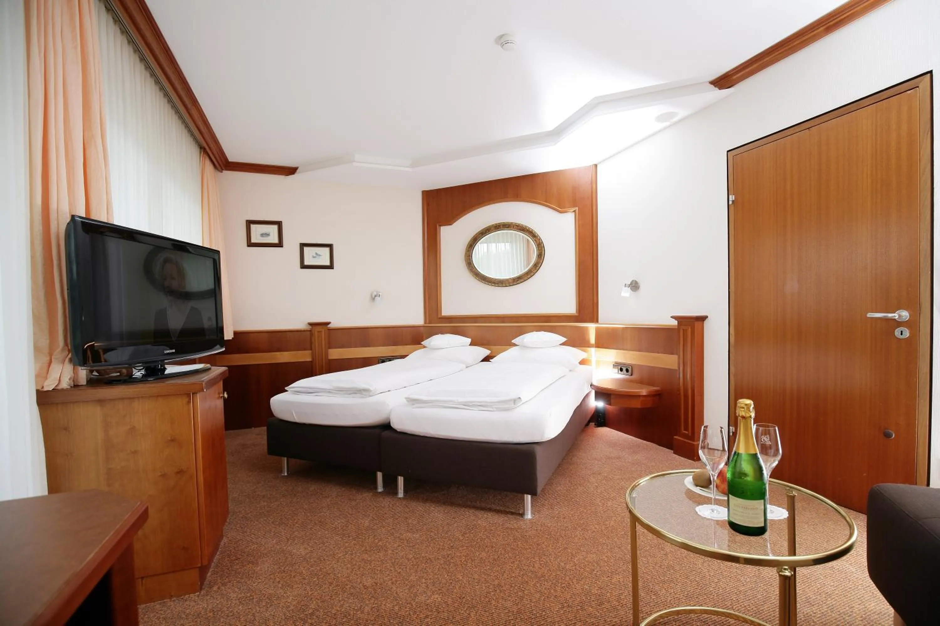 Photo of the whole room, Bed in Badhotel Restaurant Stauferland