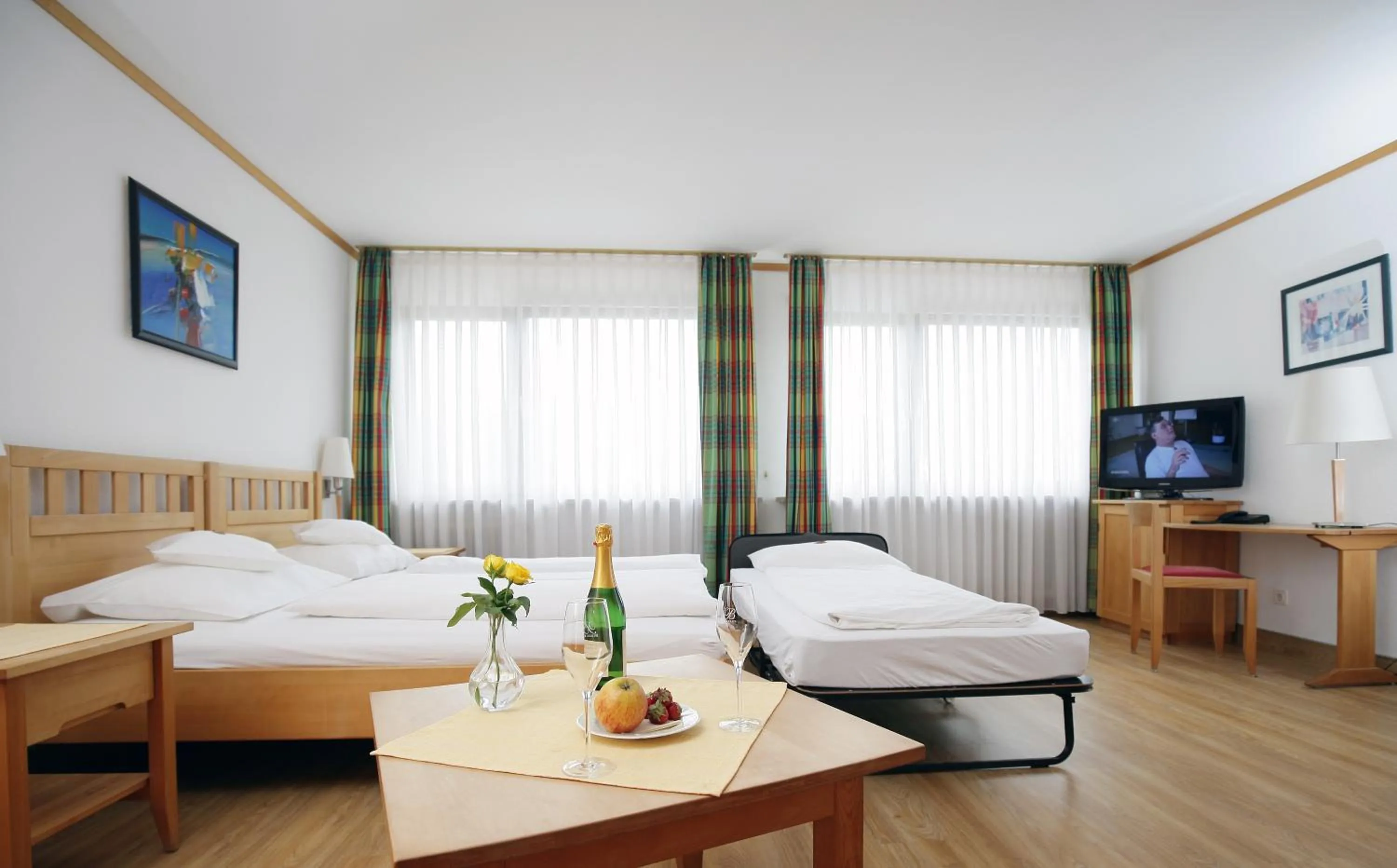 Photo of the whole room, Bed in Badhotel Restaurant Stauferland