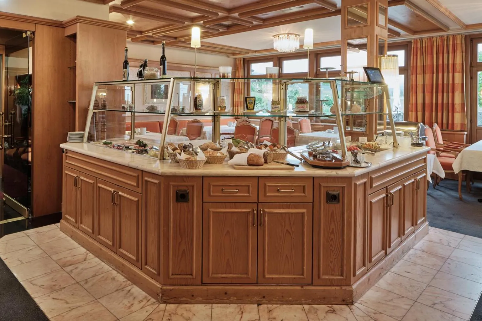 Breakfast in Badhotel Restaurant Stauferland