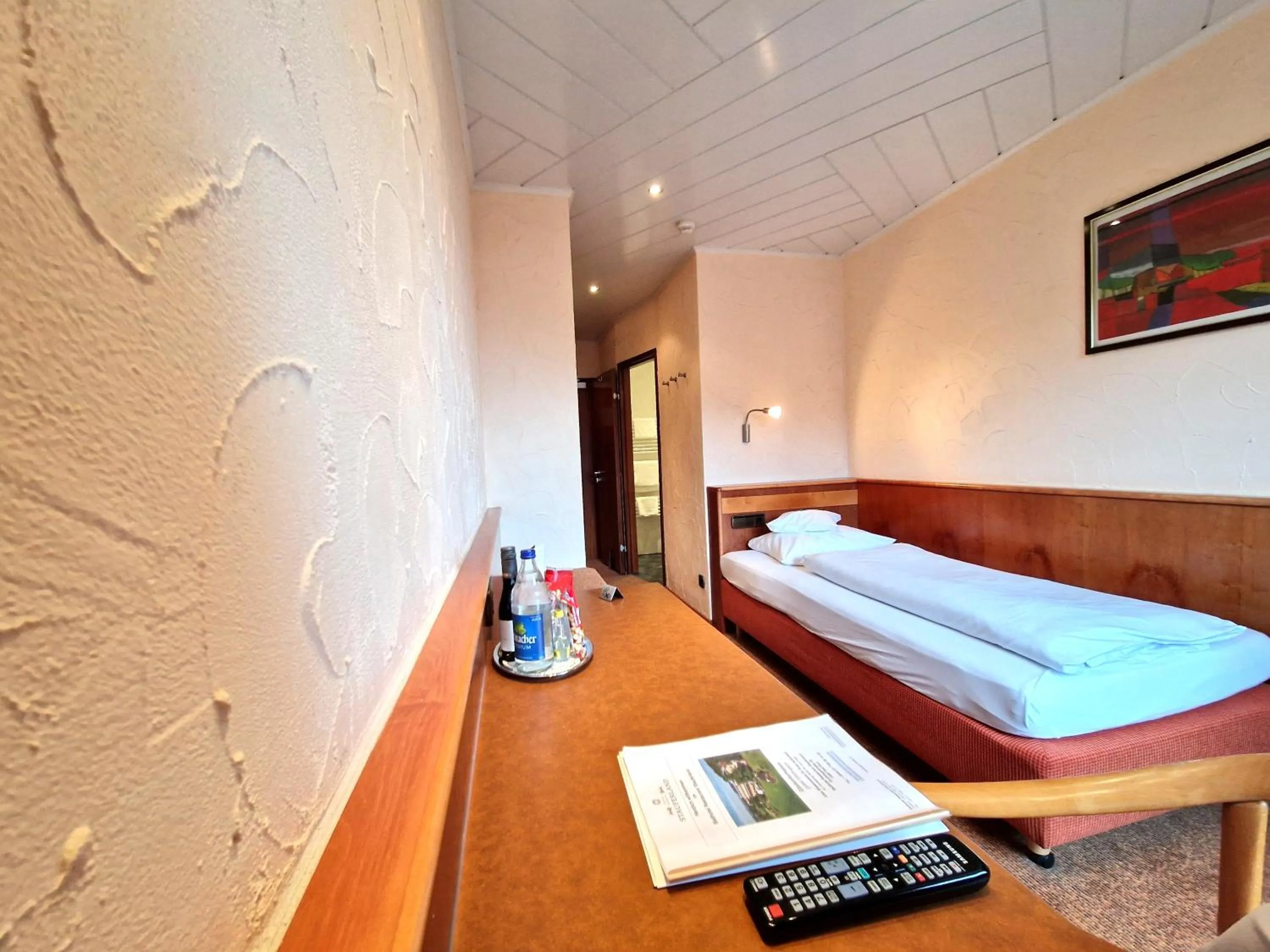 Bed in Badhotel Restaurant Stauferland