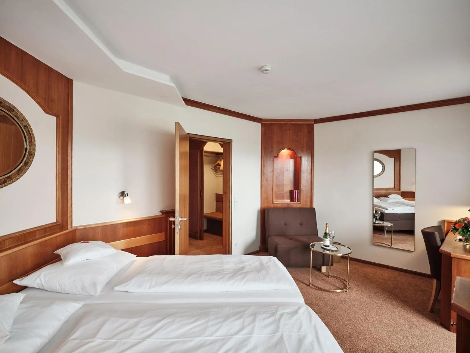 Photo of the whole room, Bed in Badhotel Restaurant Stauferland