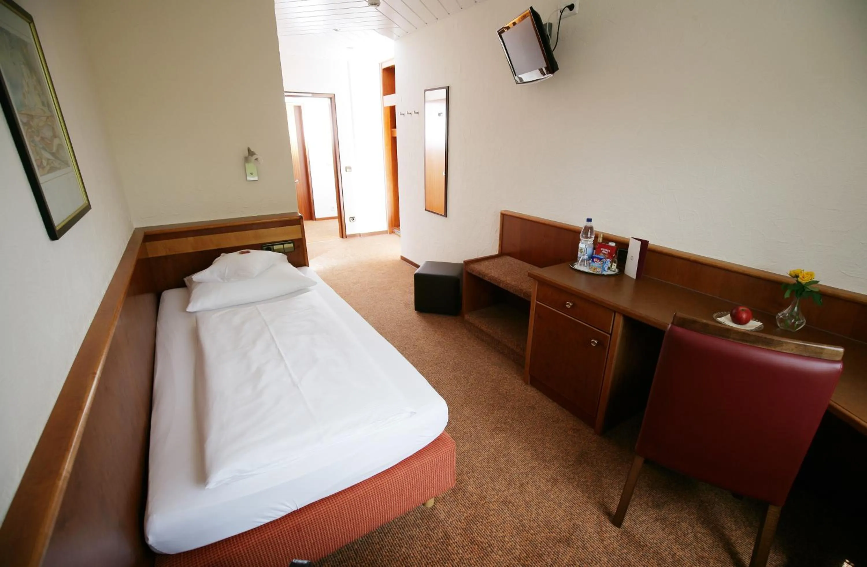 Photo of the whole room, Bed in Badhotel Restaurant Stauferland
