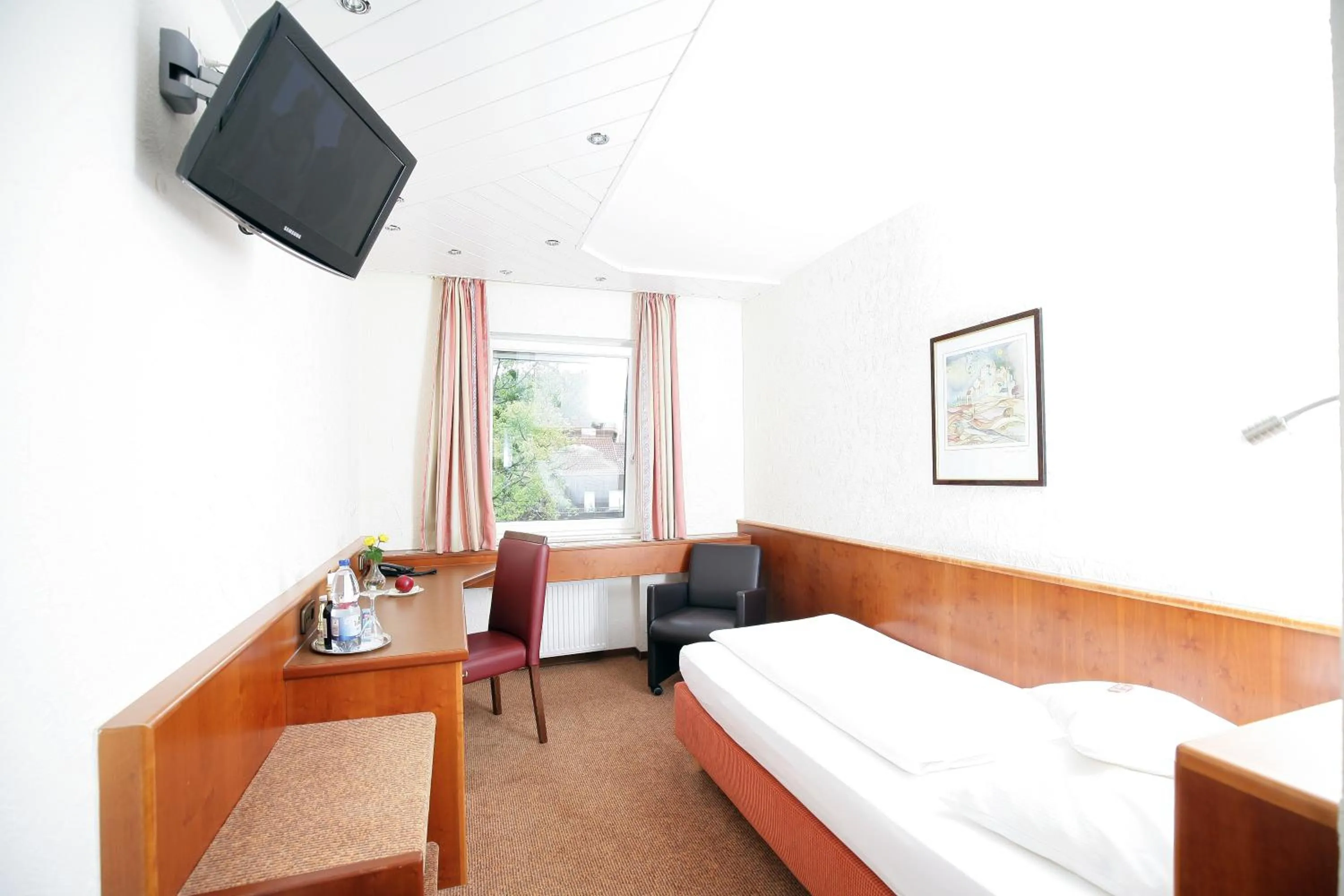 Photo of the whole room, Bed in Badhotel Restaurant Stauferland