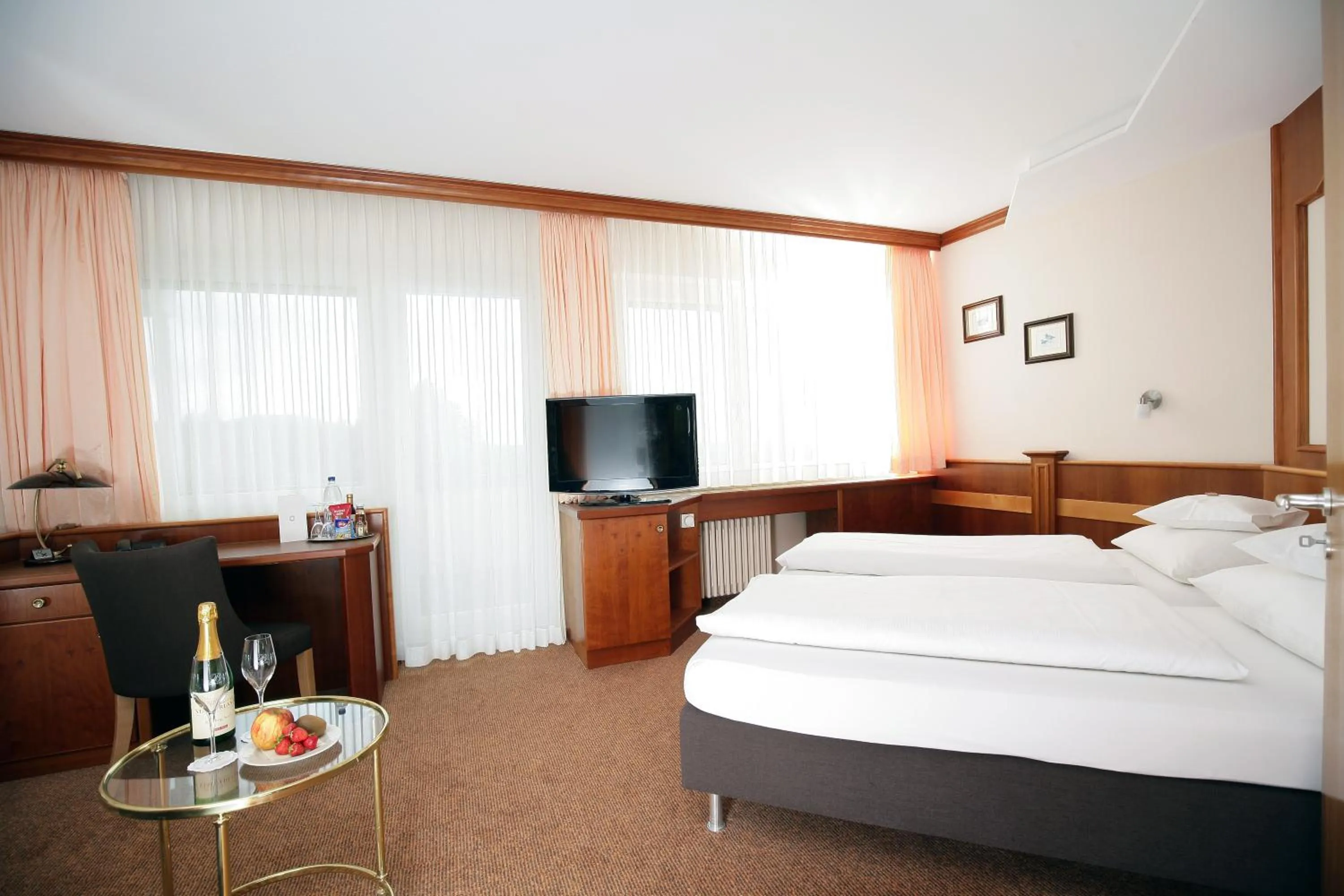 Photo of the whole room, Bed in Badhotel Restaurant Stauferland