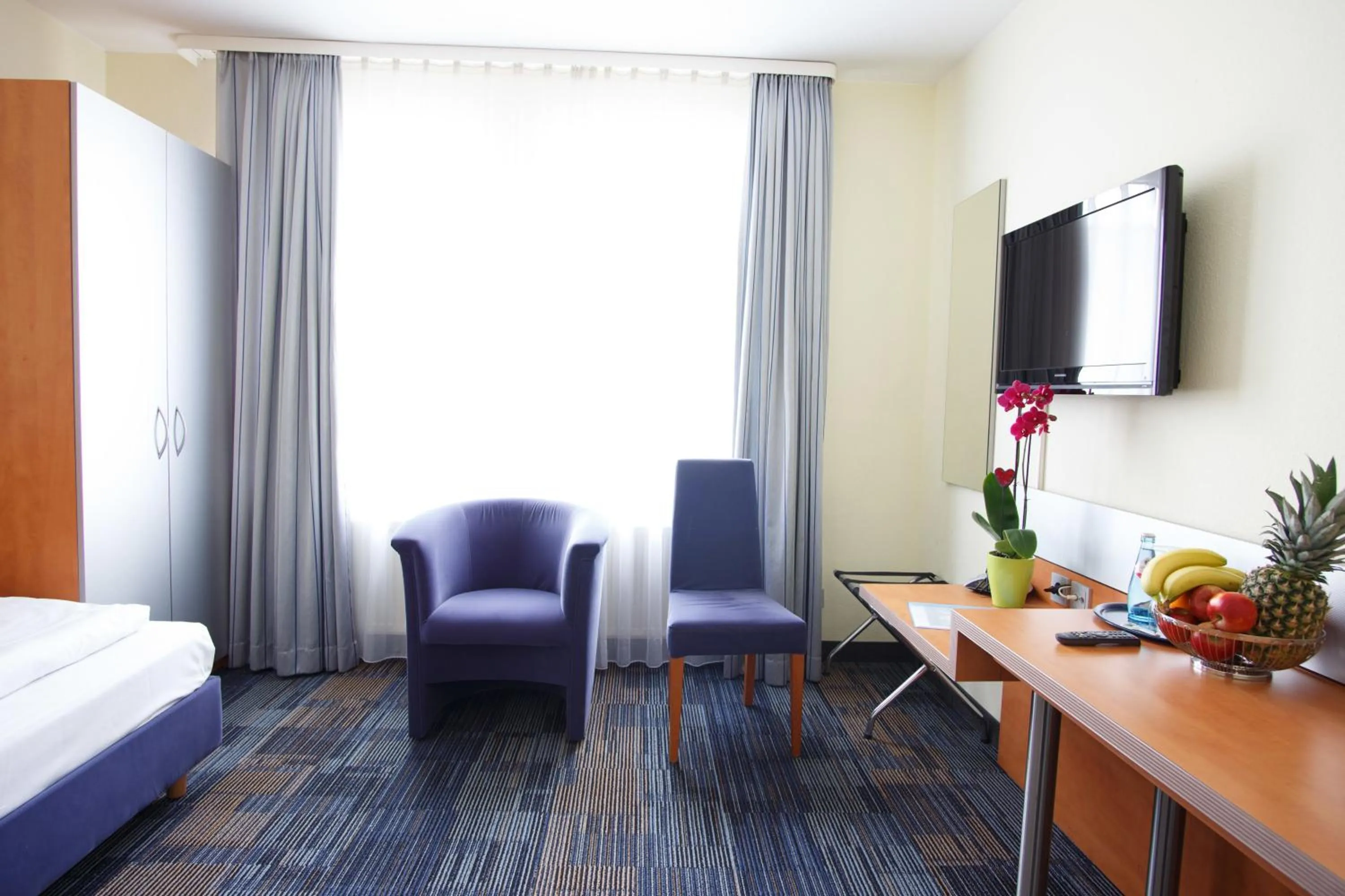 Day, Bed in Senator Hotel