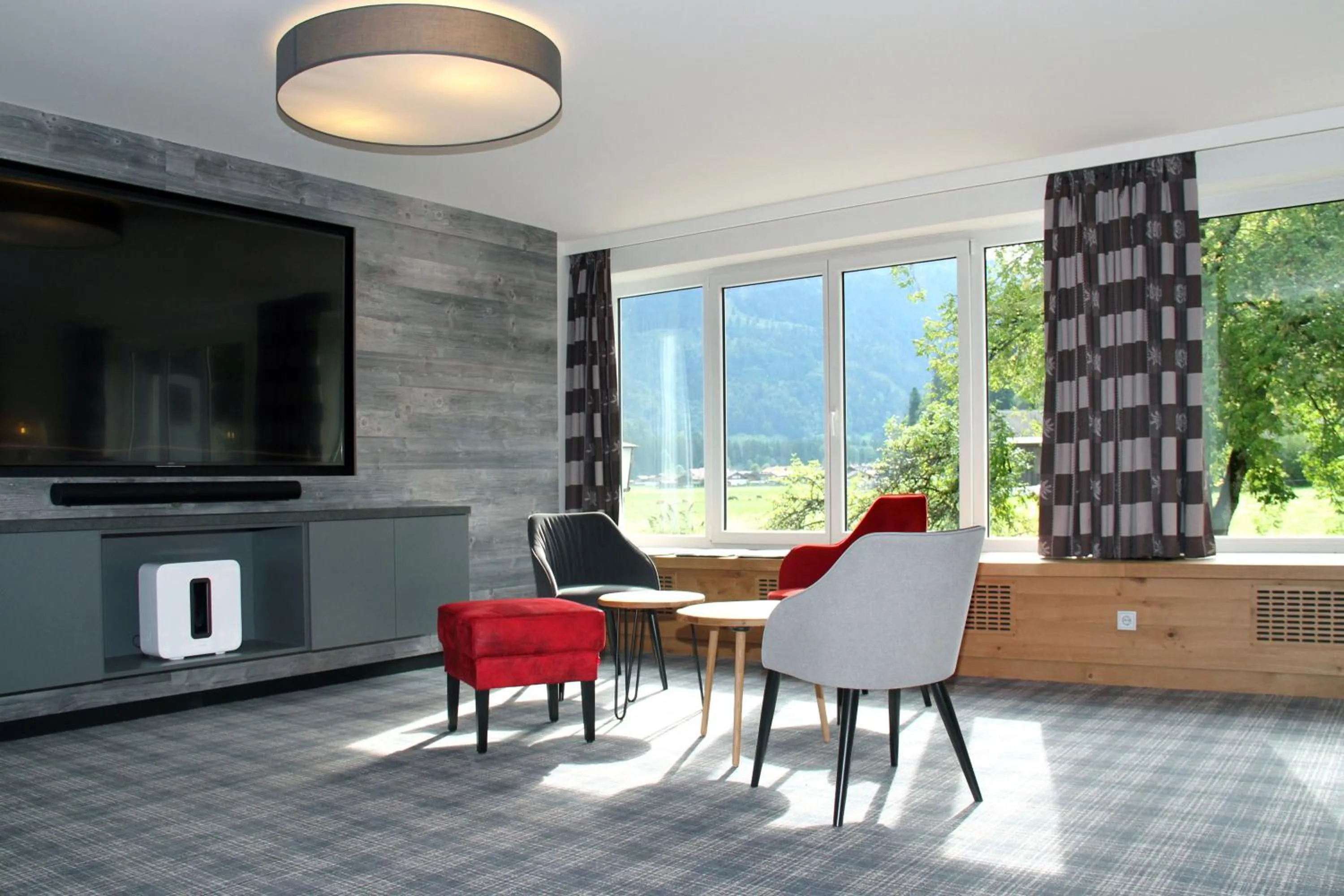 Communal lounge/ TV room in Sonnenbichl Hotel am Rotfischbach