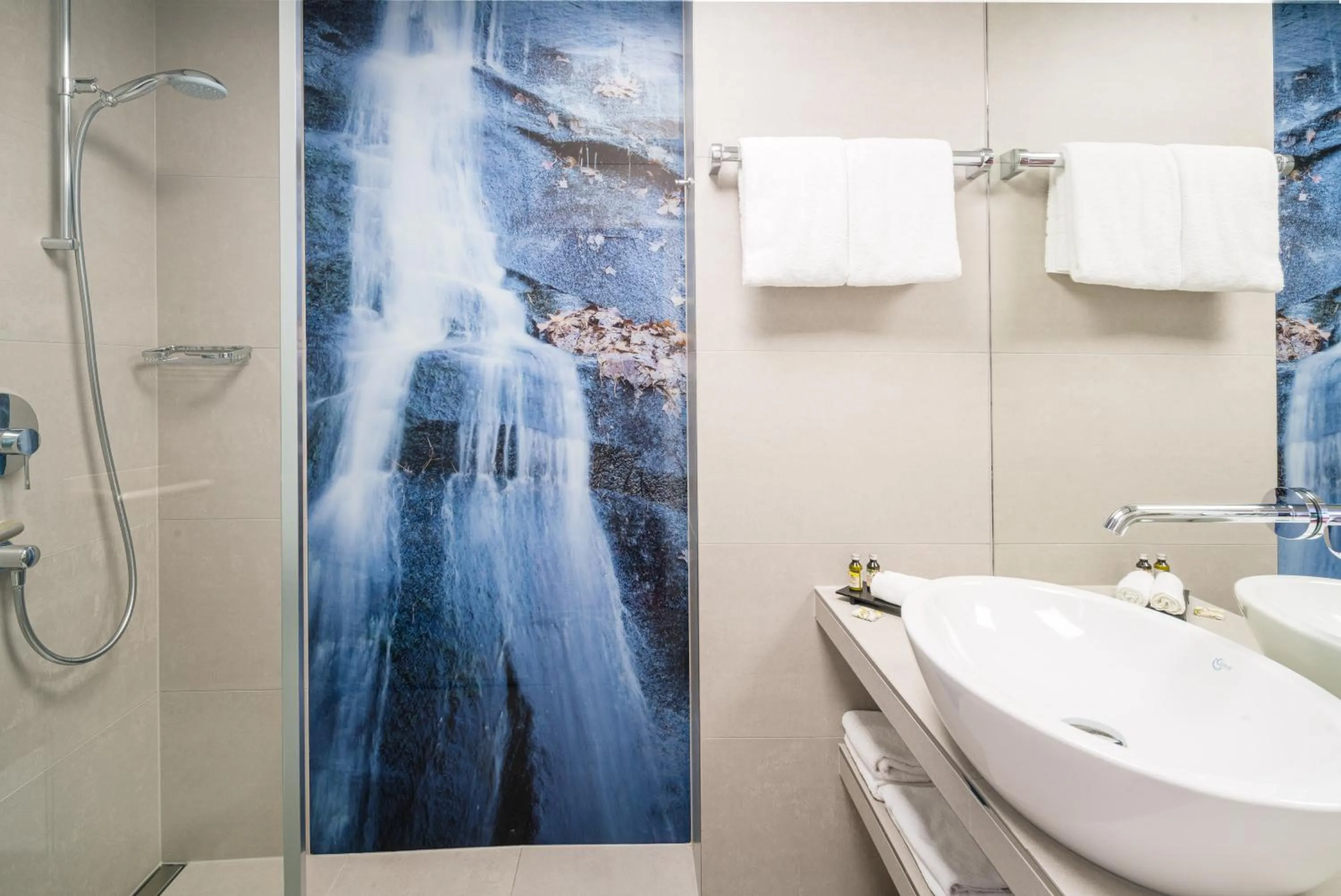 Bathroom in Steigenberger Hotel Bielefelder Hof