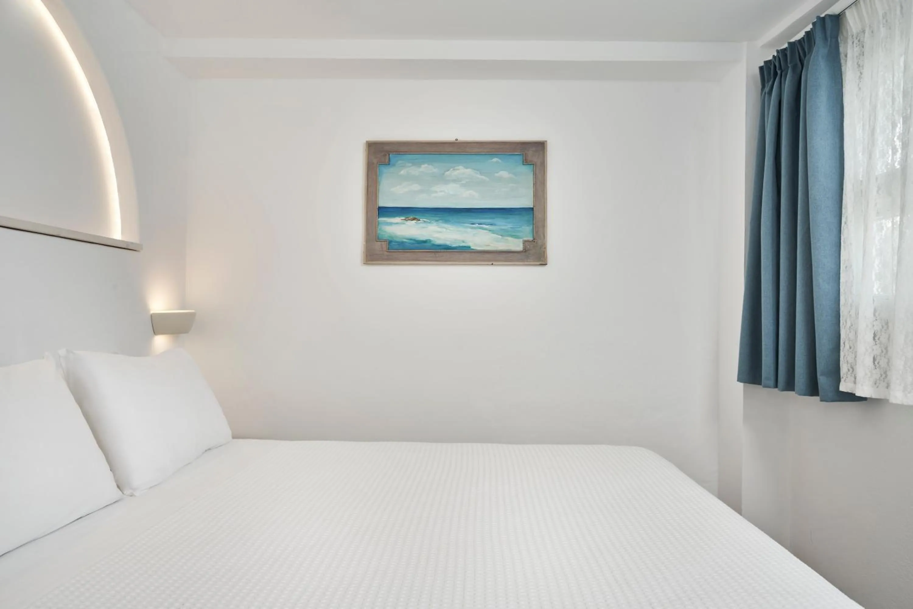 Photo of the whole room, Bed in Galation