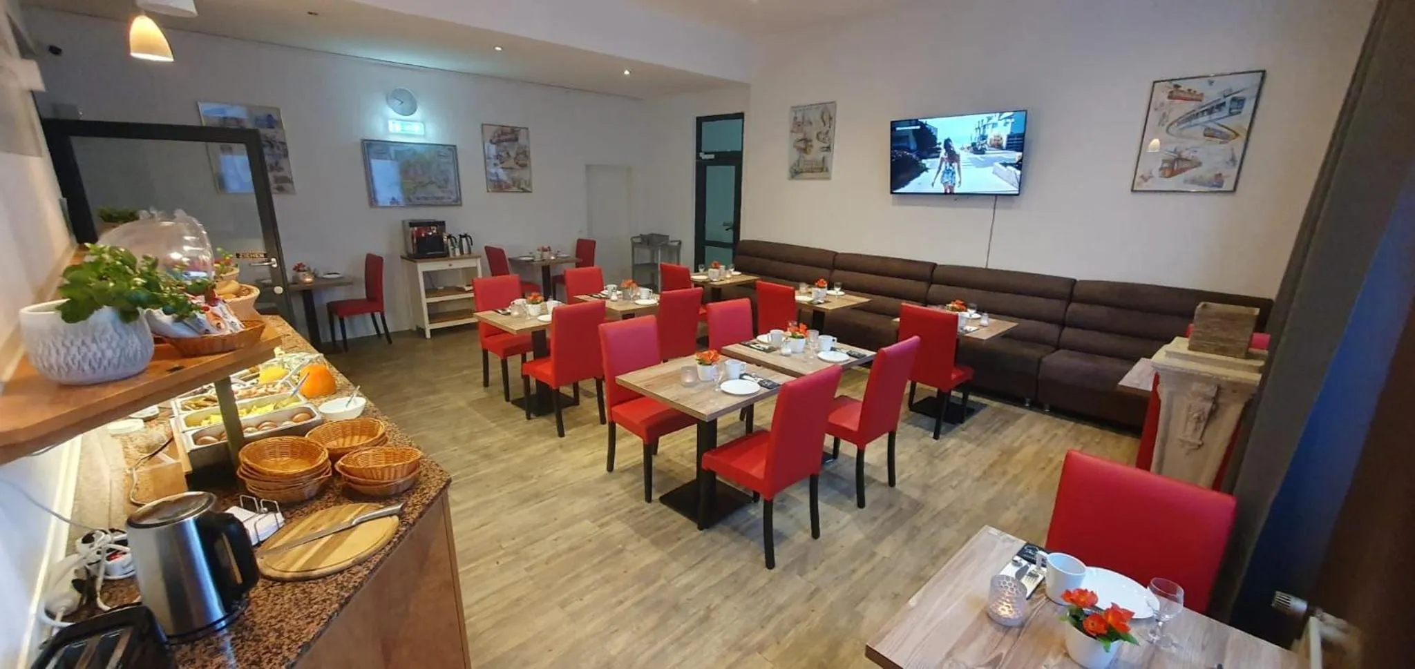 Restaurant/places to eat in Hotel Astor