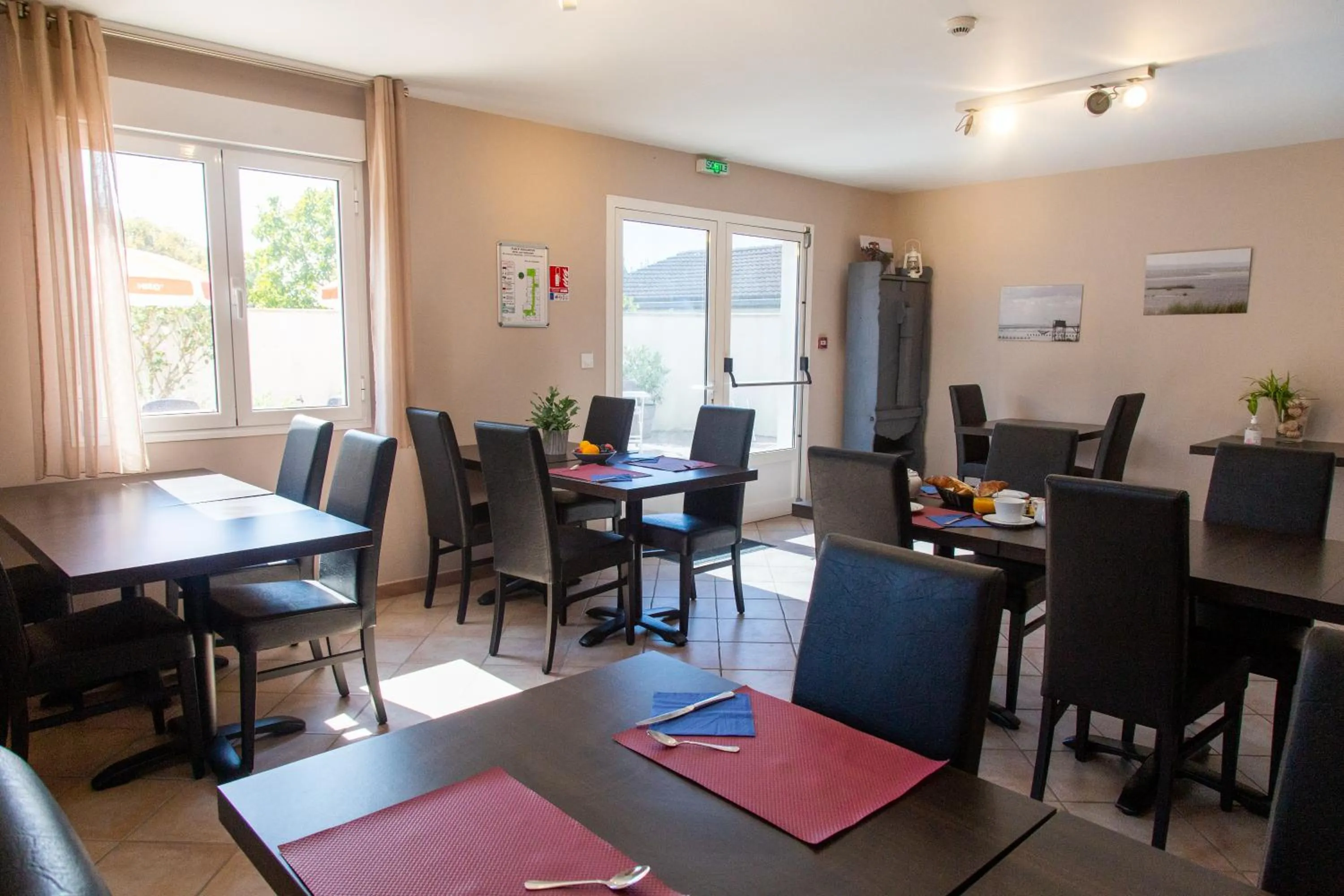 Continental breakfast in Hôtel LES TERRASSES