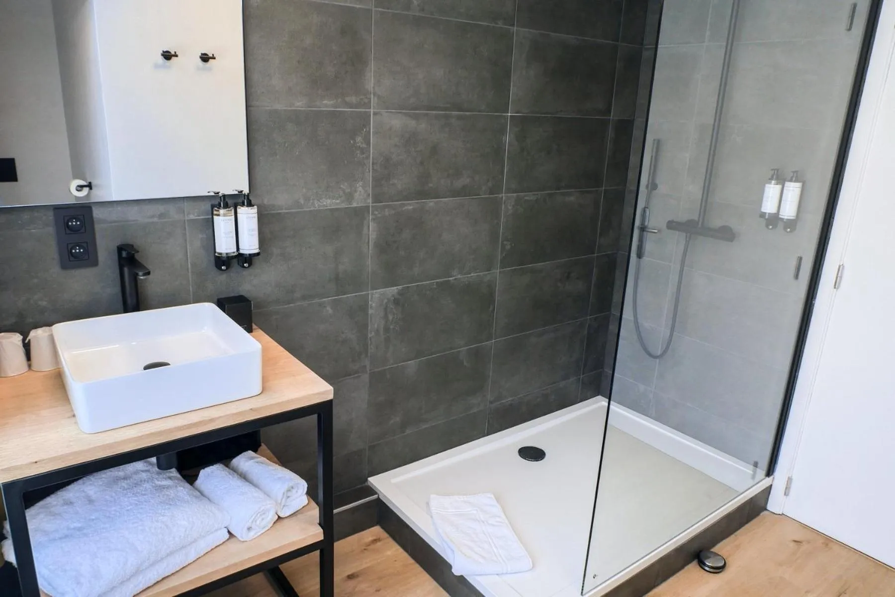 Shower in Hotel & Restaurant Maison Pal'Ange