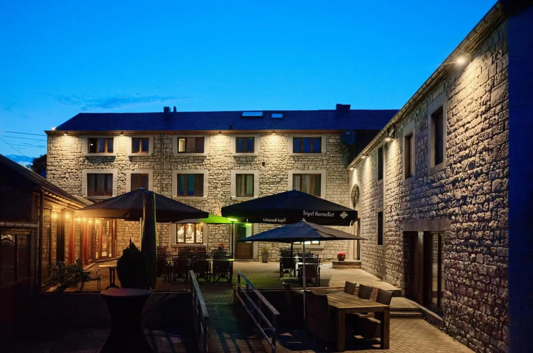 Patio in Hotel & Restaurant Maison Pal'Ange