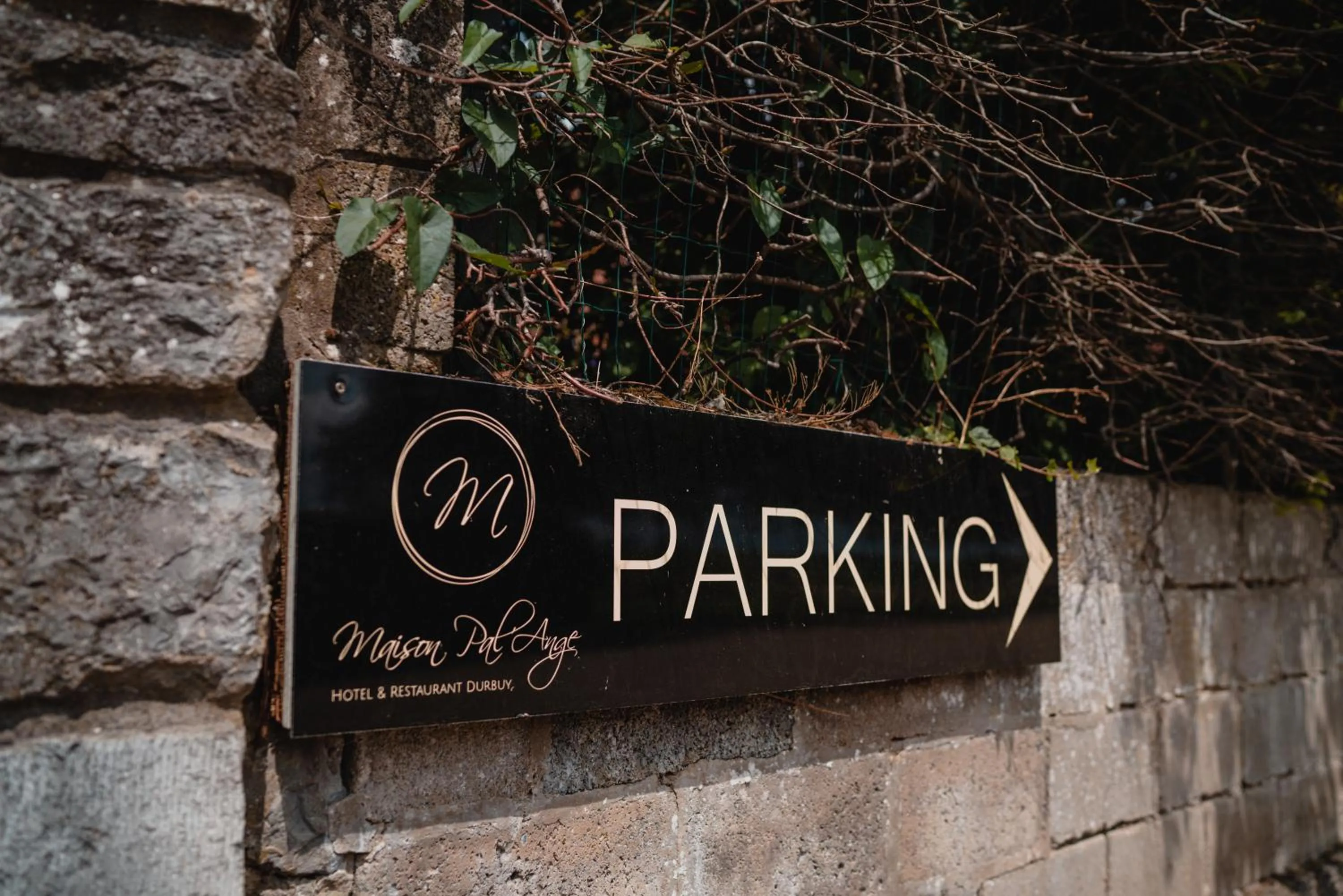 Parking in Hotel & Restaurant Maison Pal'Ange