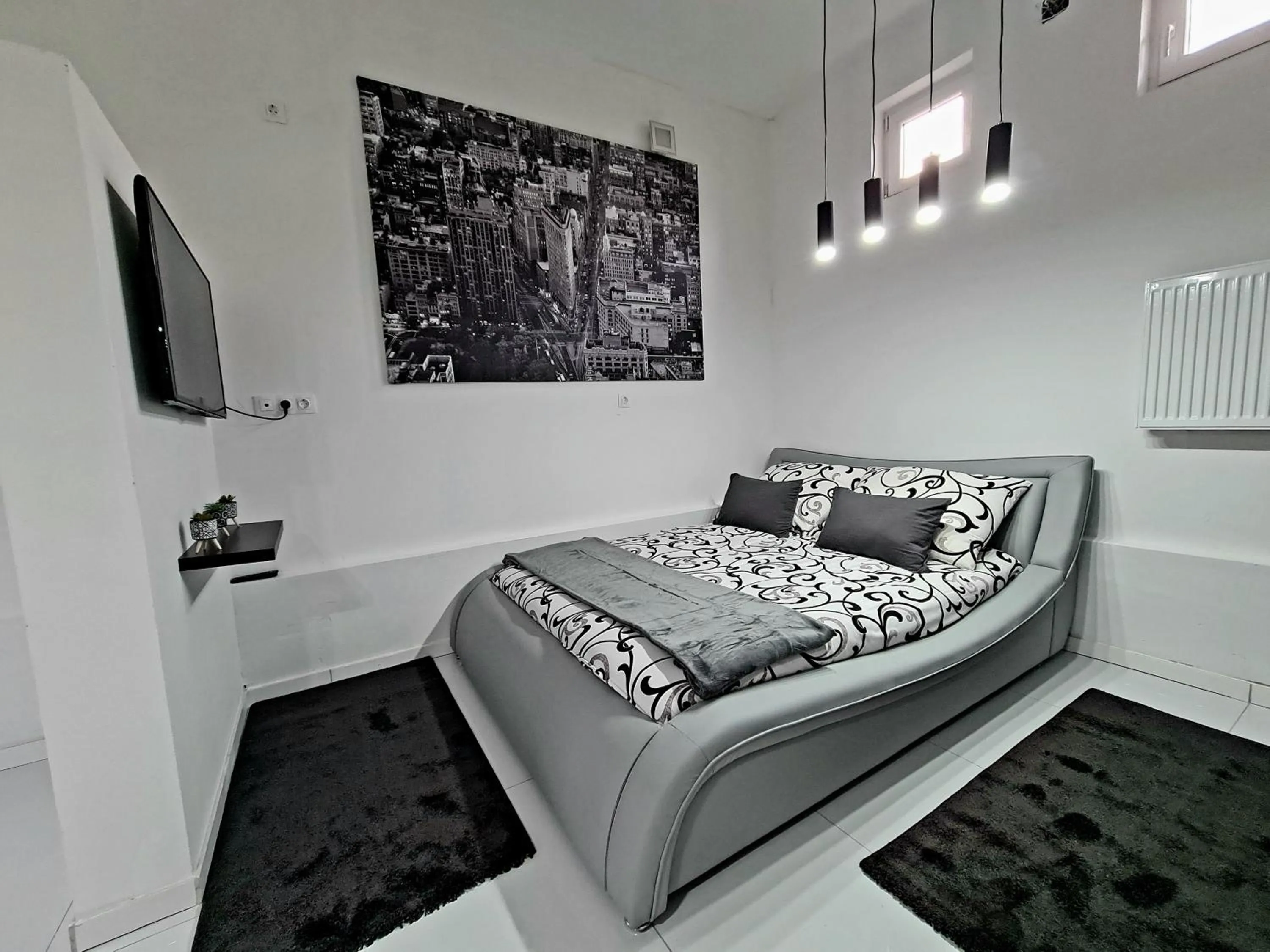 Bedroom, Bed in Airport Luxury Apartman 42