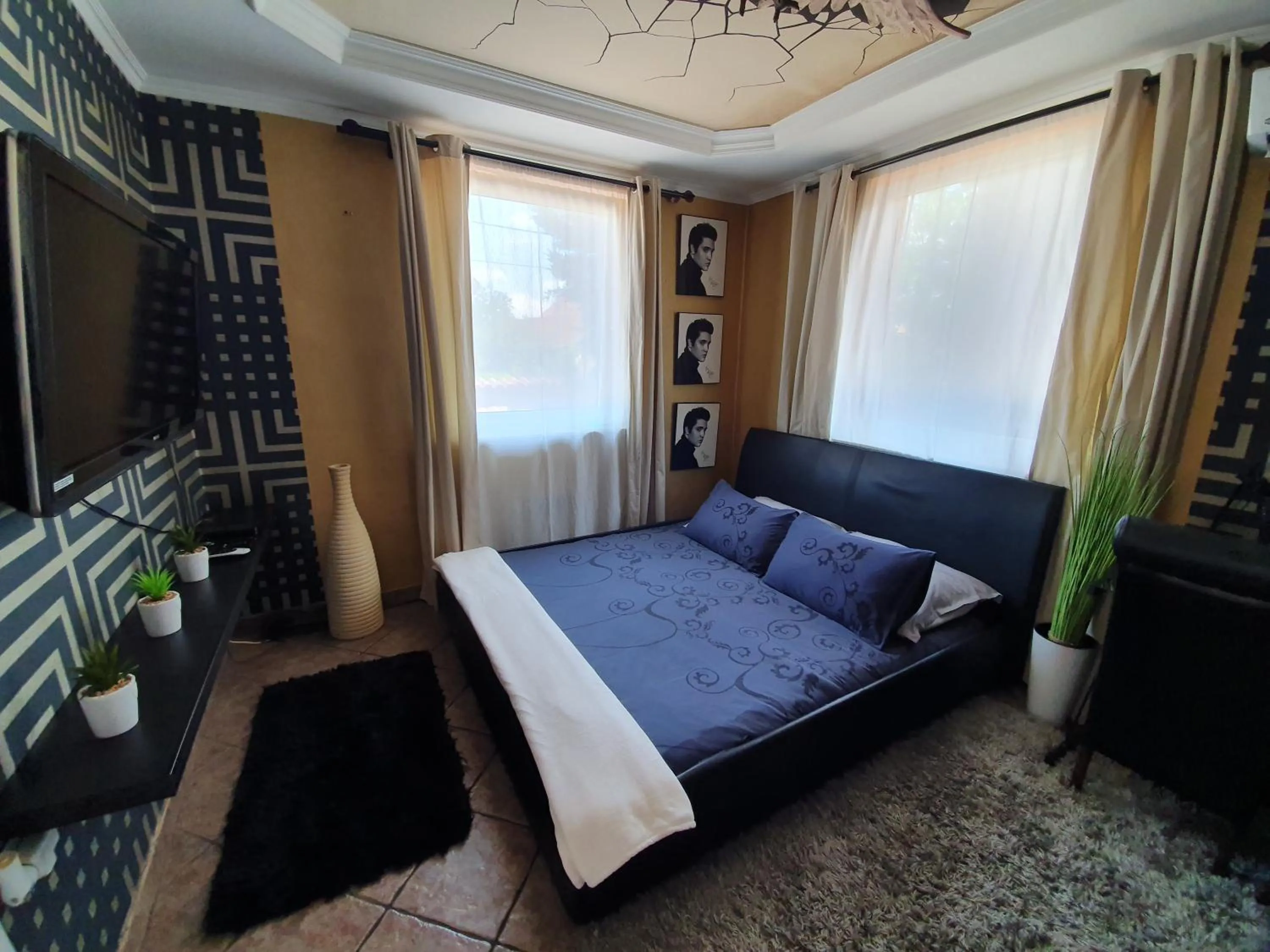 Bed in Airport Luxury Apartman 42