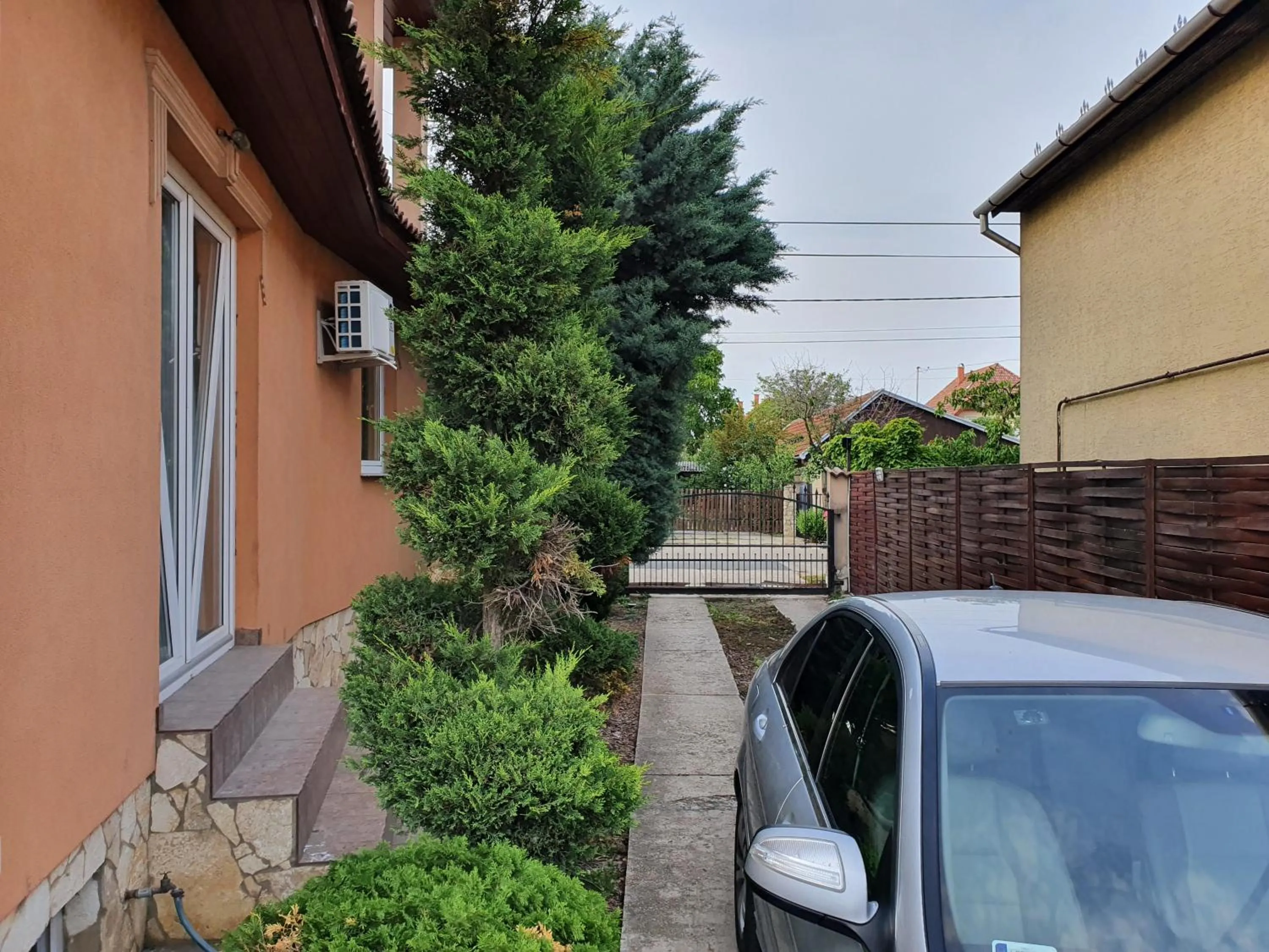 Property building in Airport Luxury Apartman 42