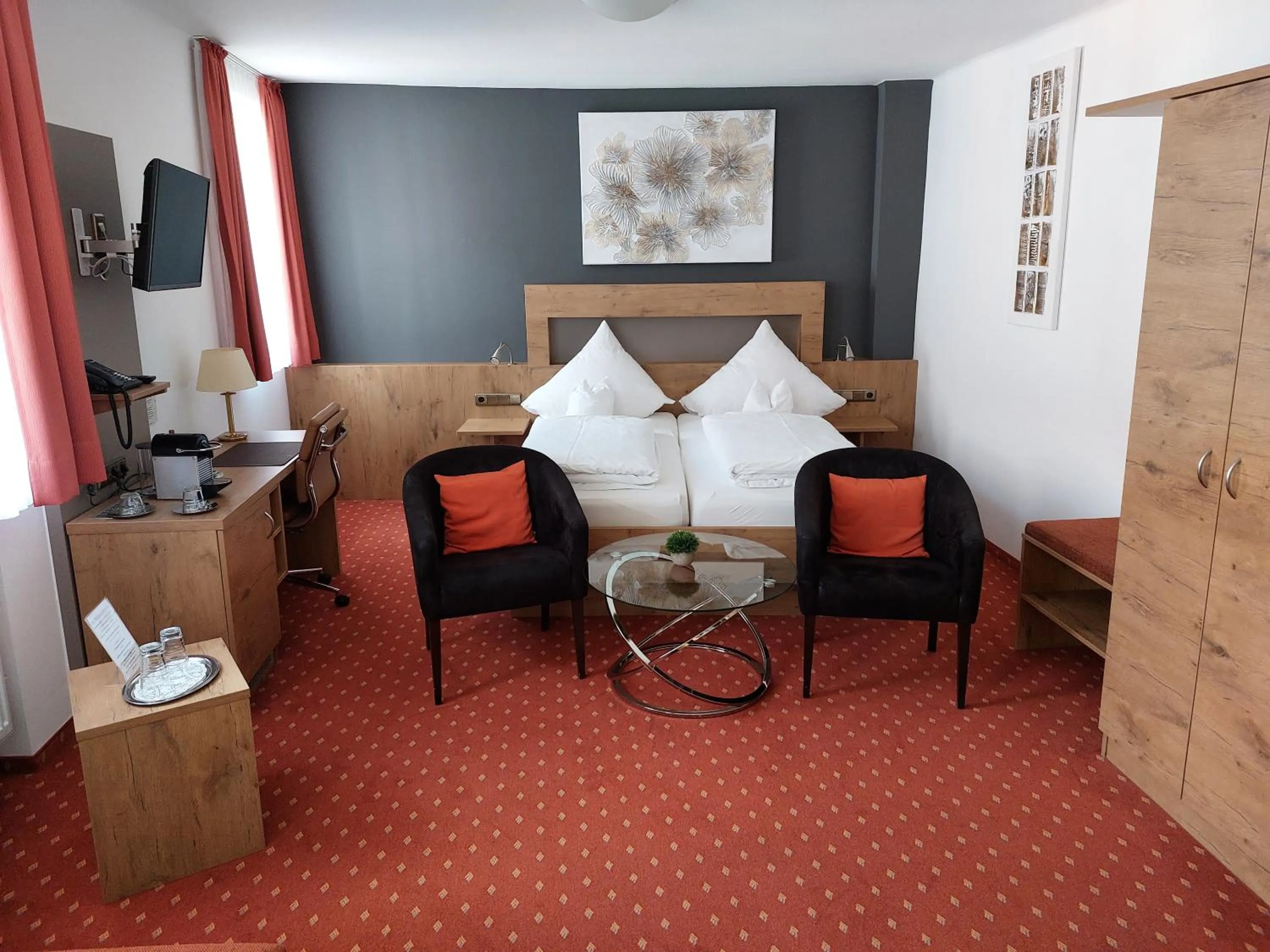 Photo of the whole room, Bed in Hotel Garni "Brauerei Keller"