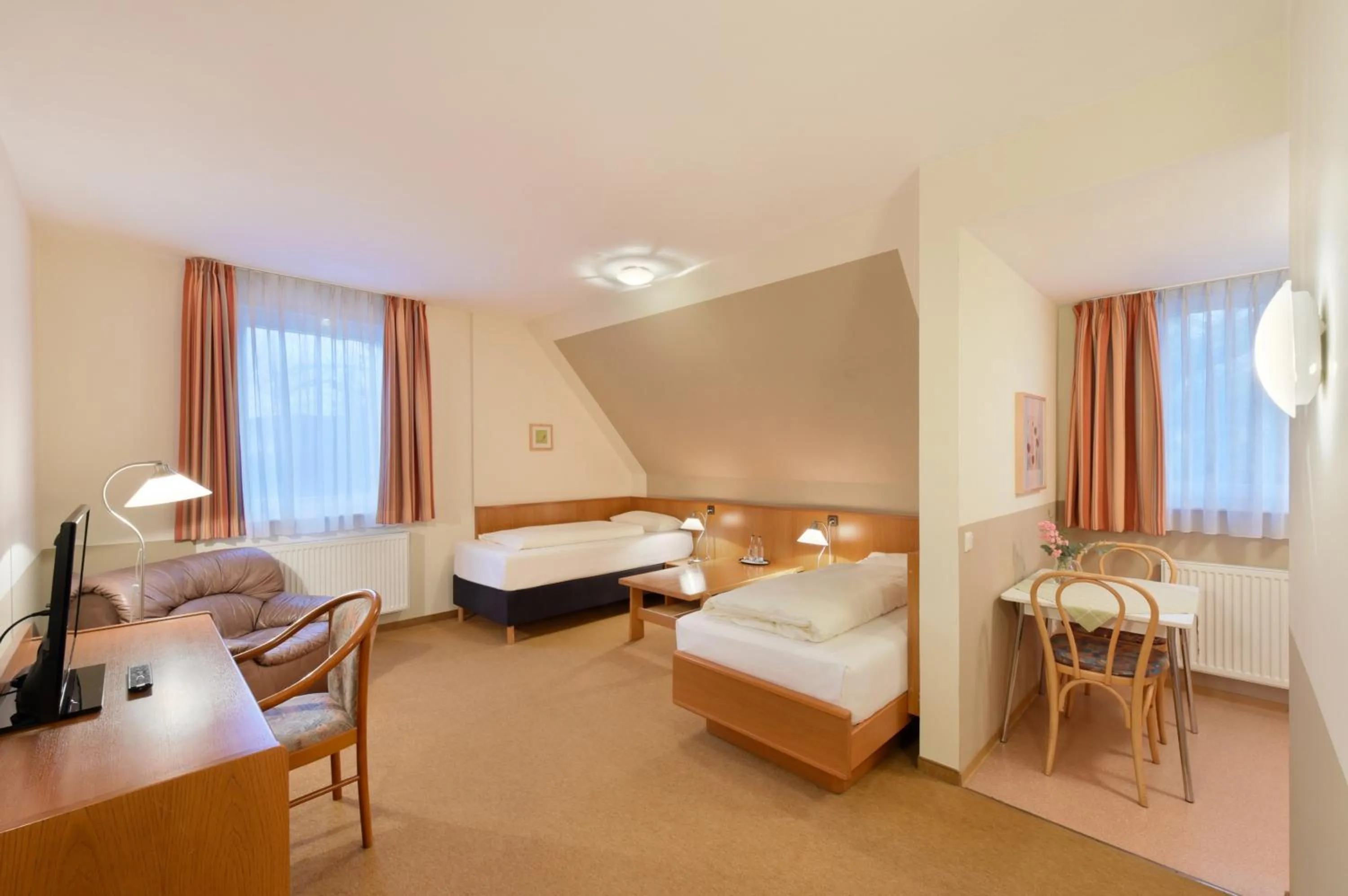 Photo of the whole room, Bed in meinHotel