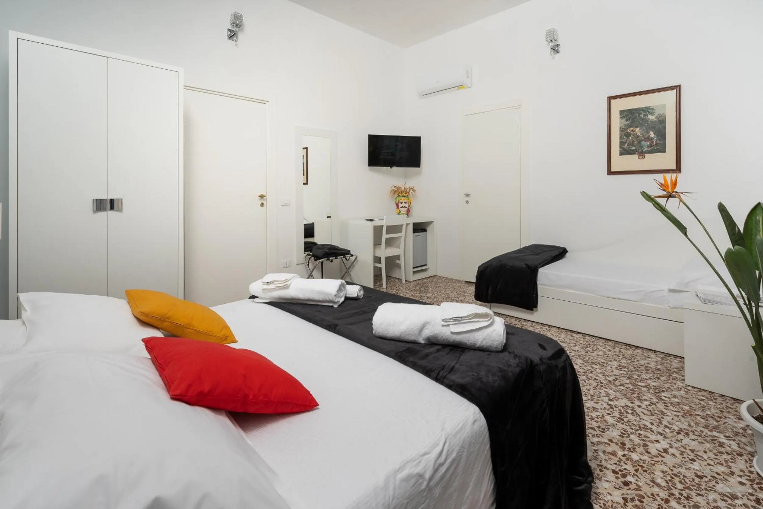 Bedroom, Bed in Regina Margherita