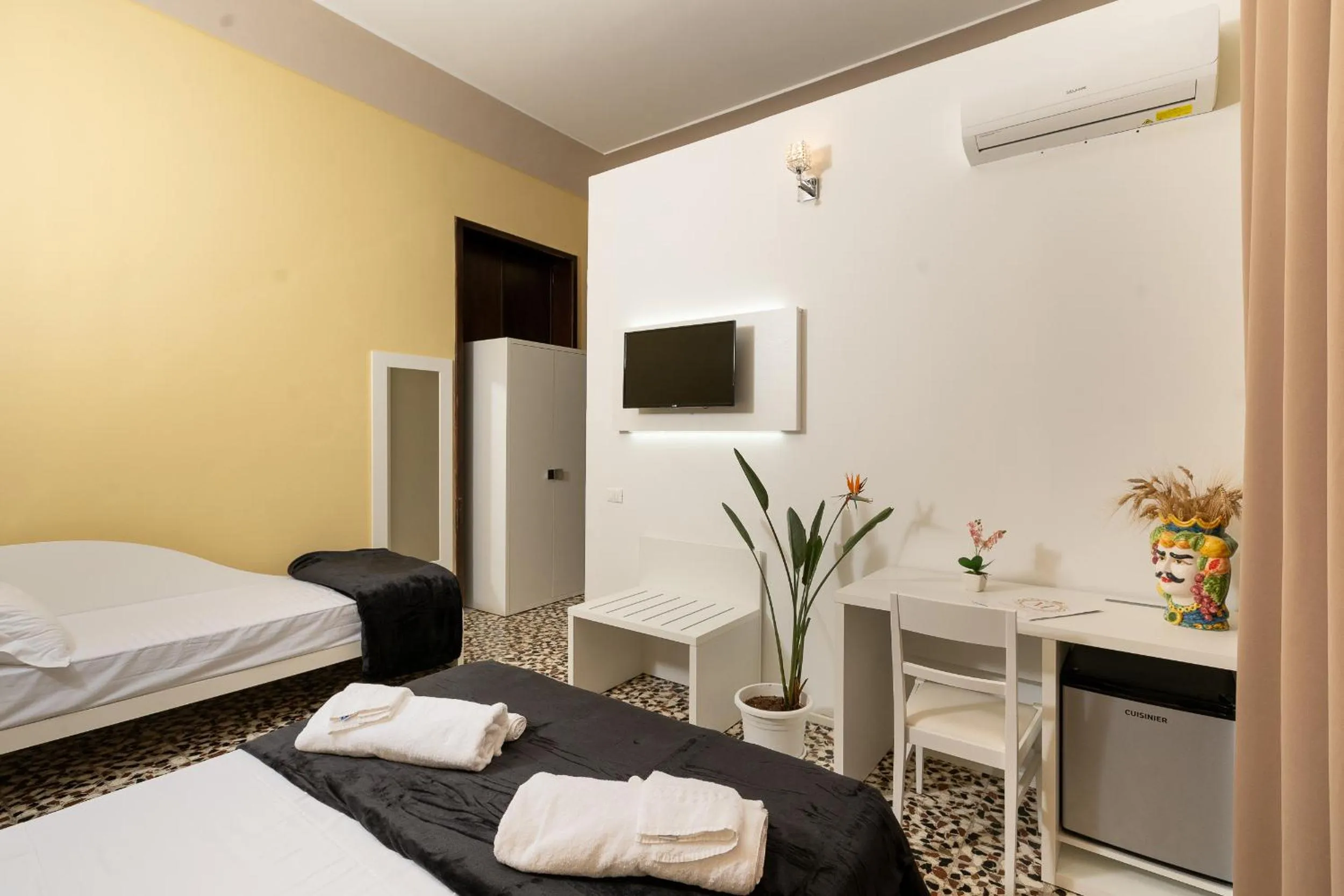 Bedroom, Bed in Regina Margherita