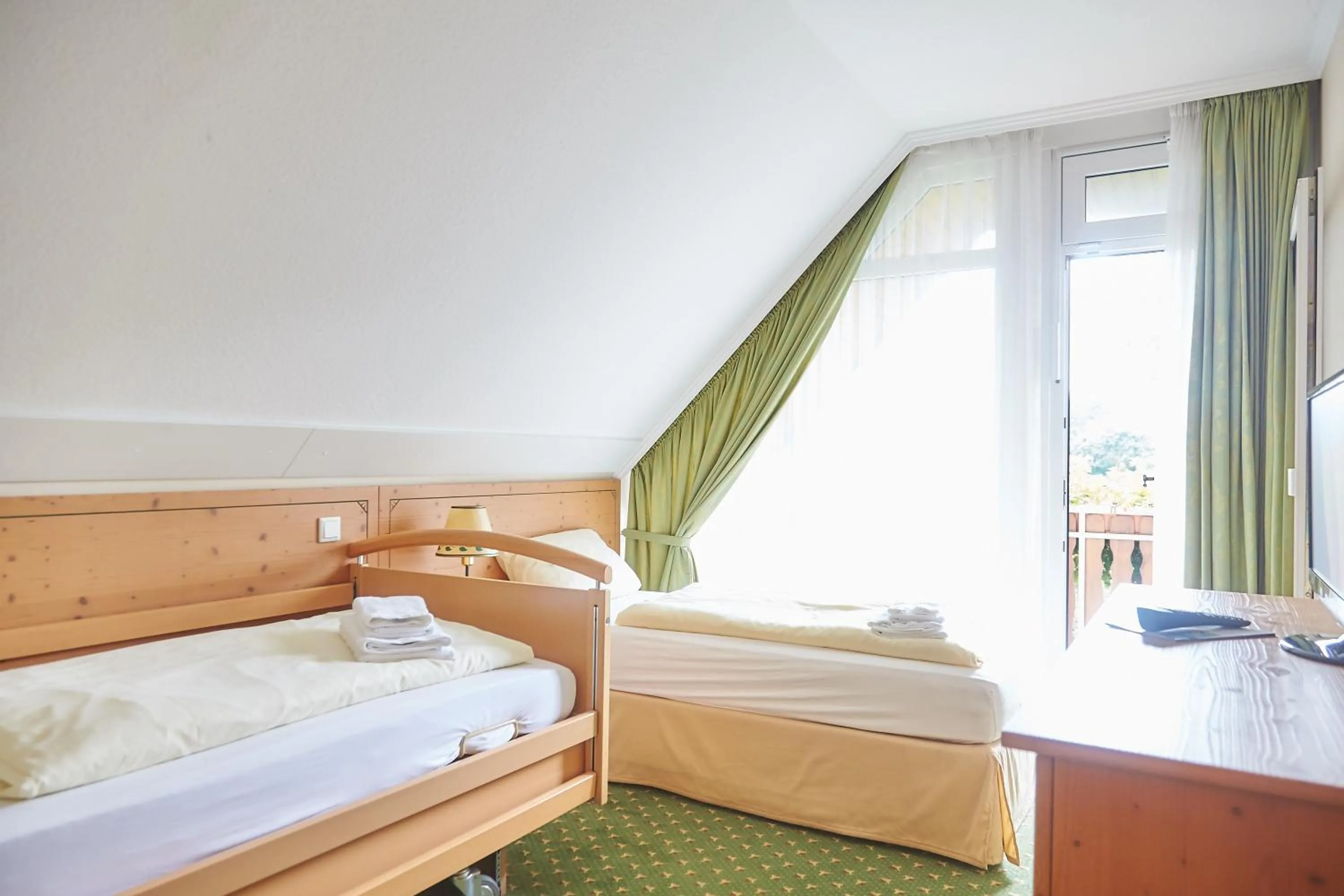 Photo of the whole room, Bed in Flairhotel Hubertus
