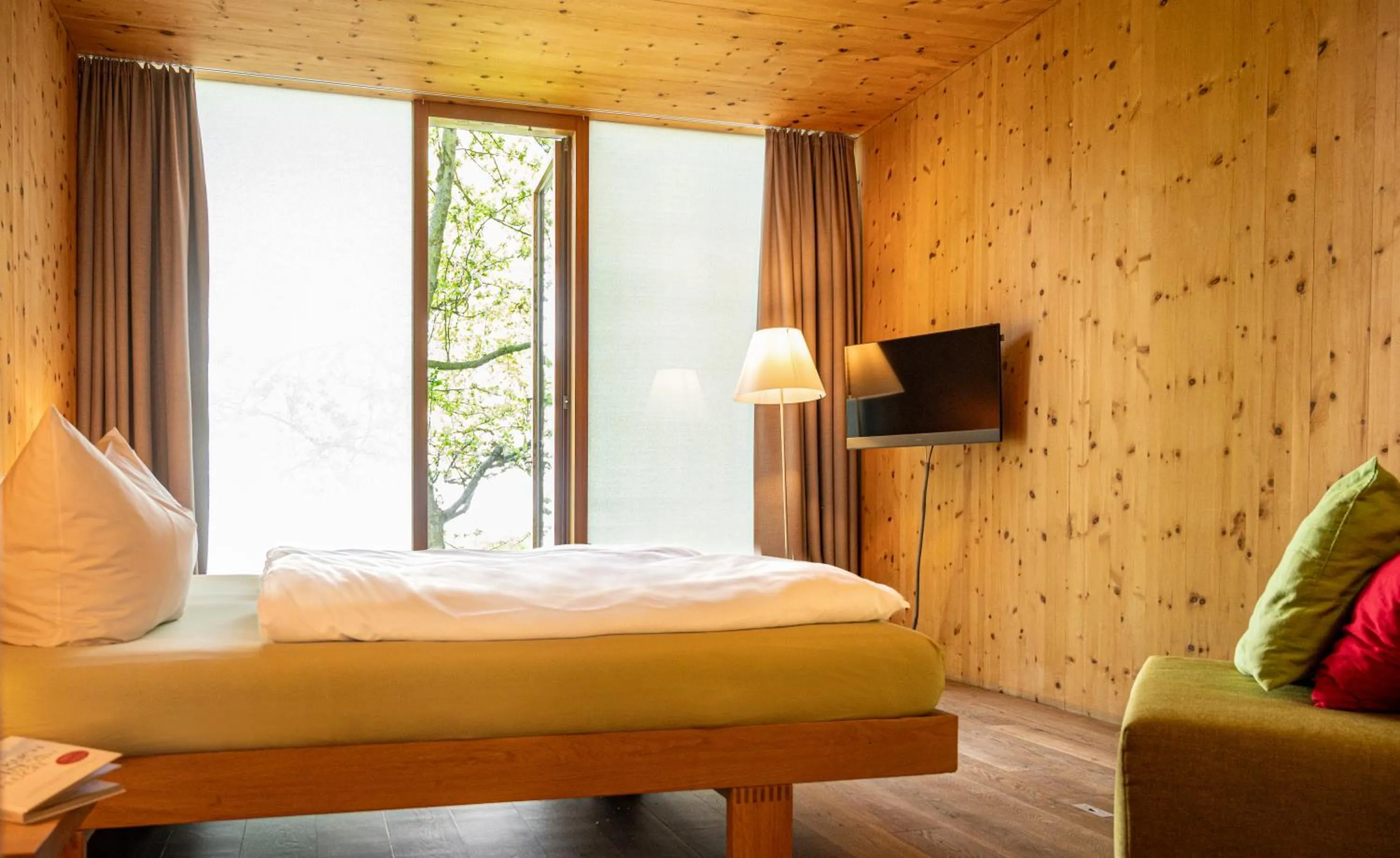 Bed in Hörger Biohotel und Tafernwirtschaft