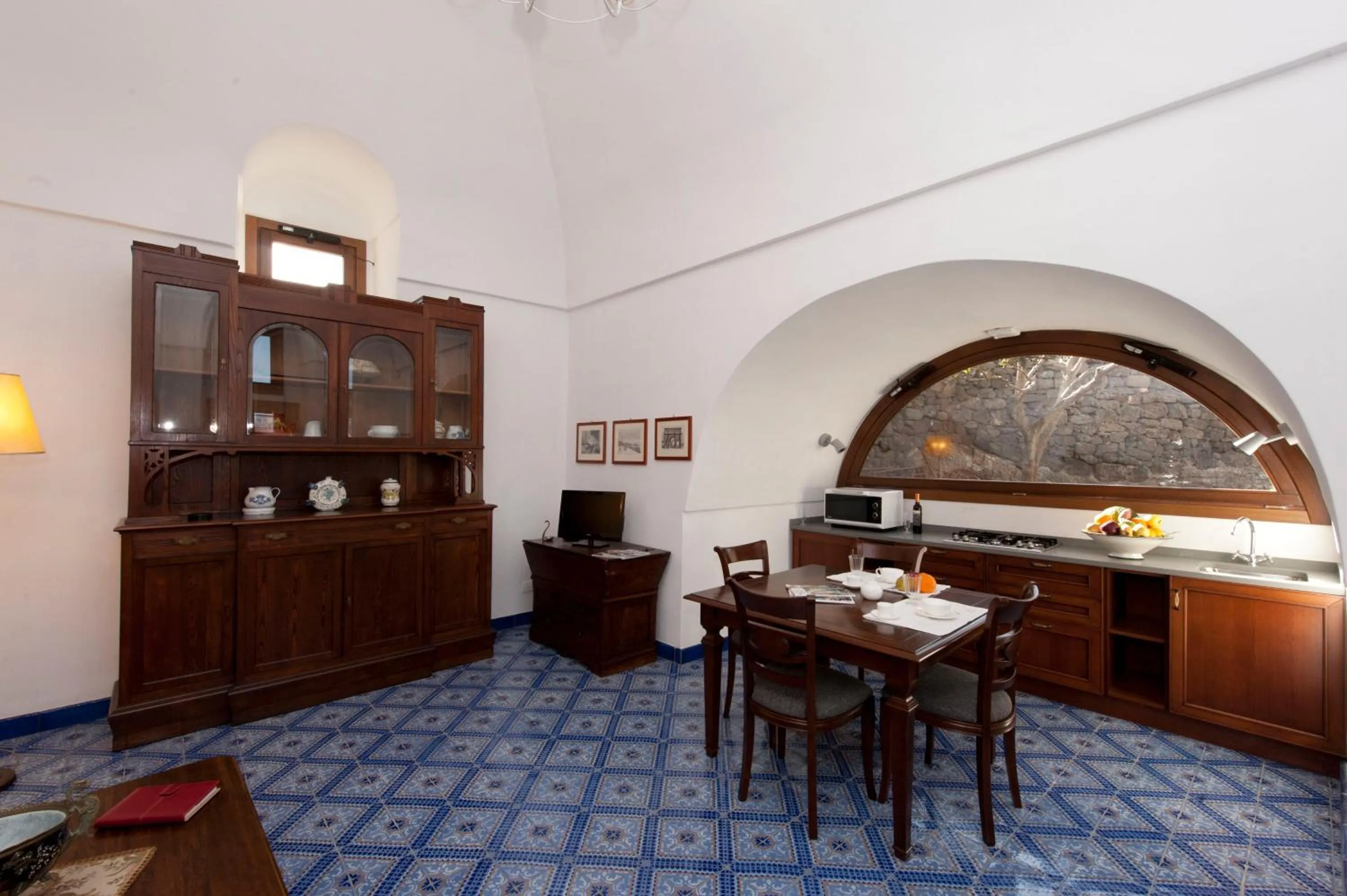Kitchen or kitchenette in Resort Acropoli