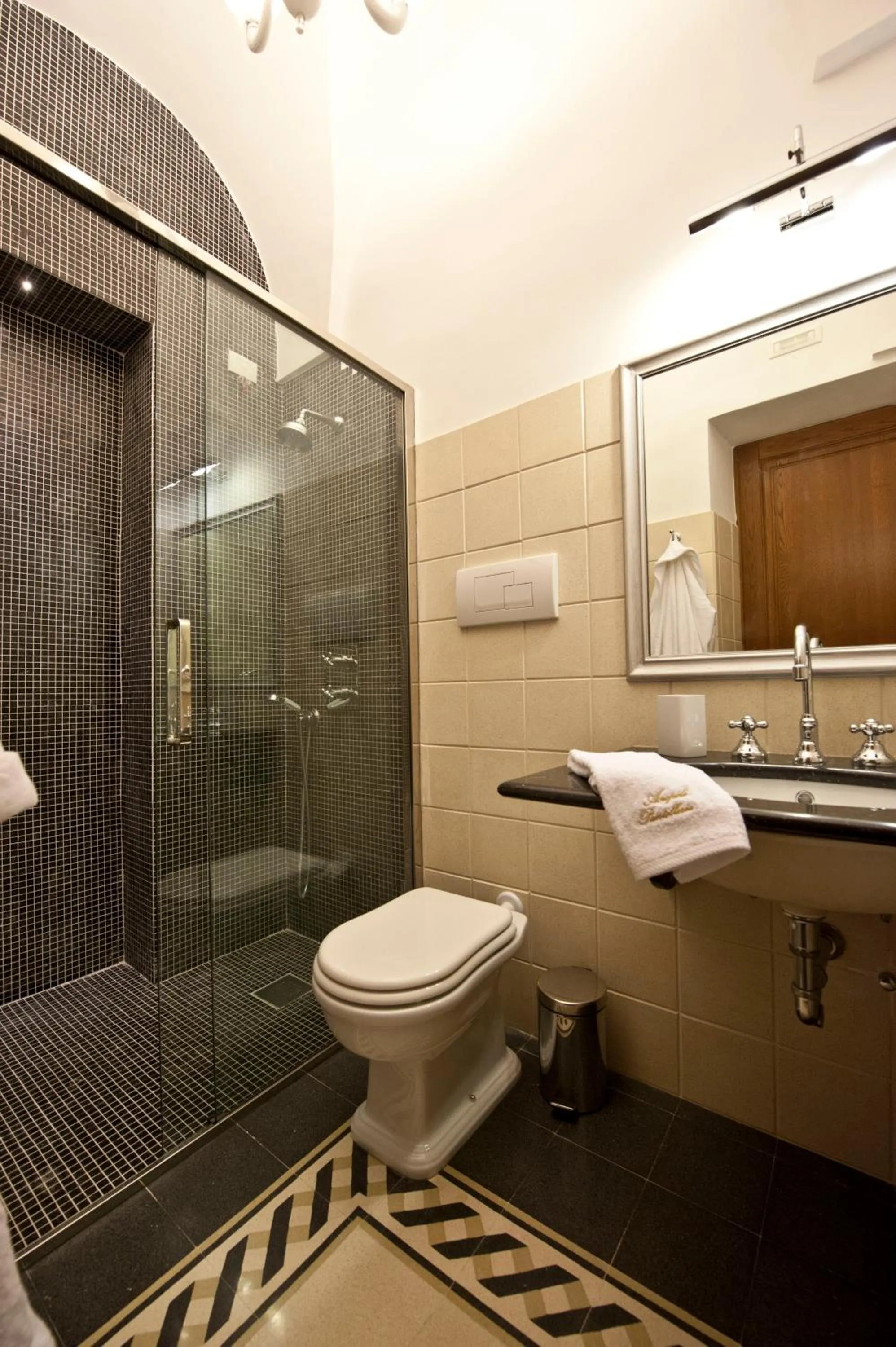 Shower in Resort Acropoli