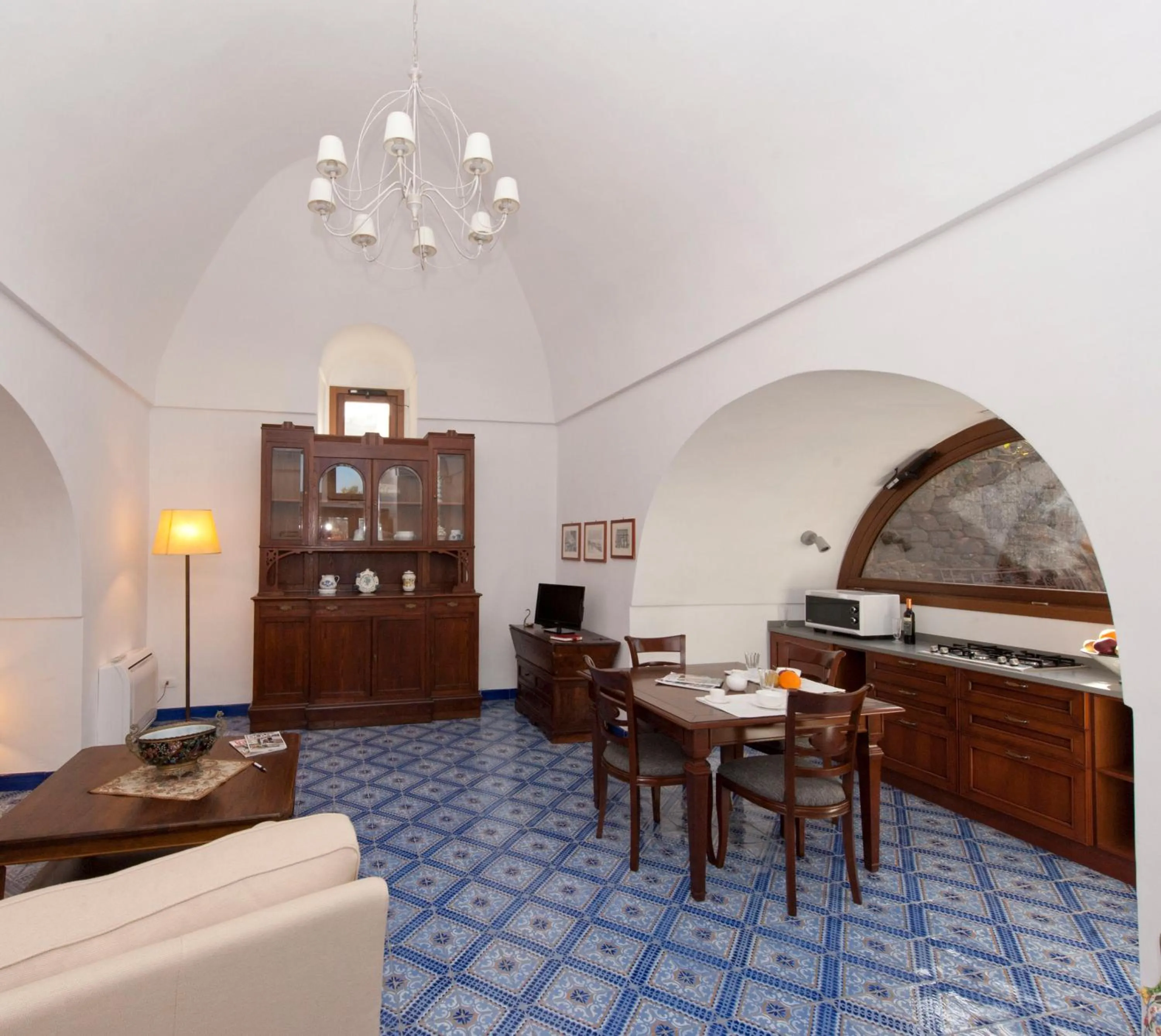 TV and multimedia in Resort Acropoli