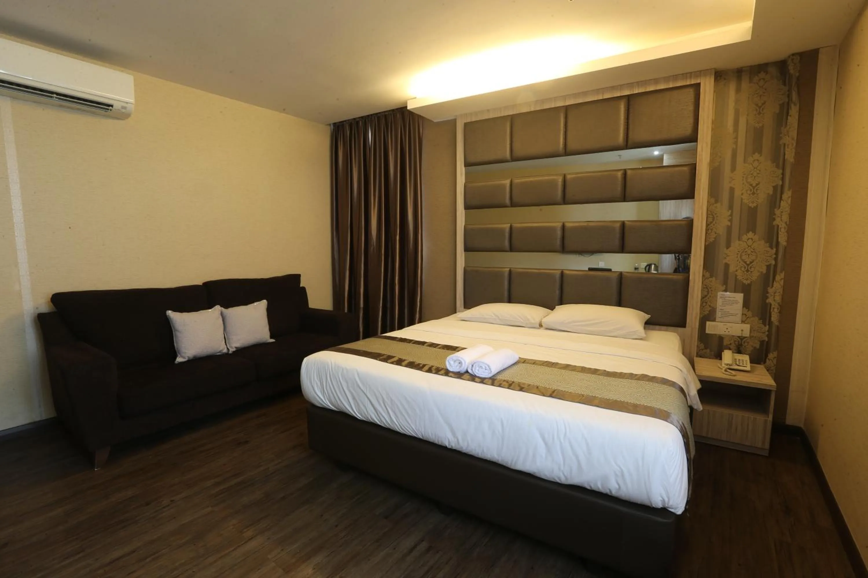 Bed in Kota Heritage Hotel