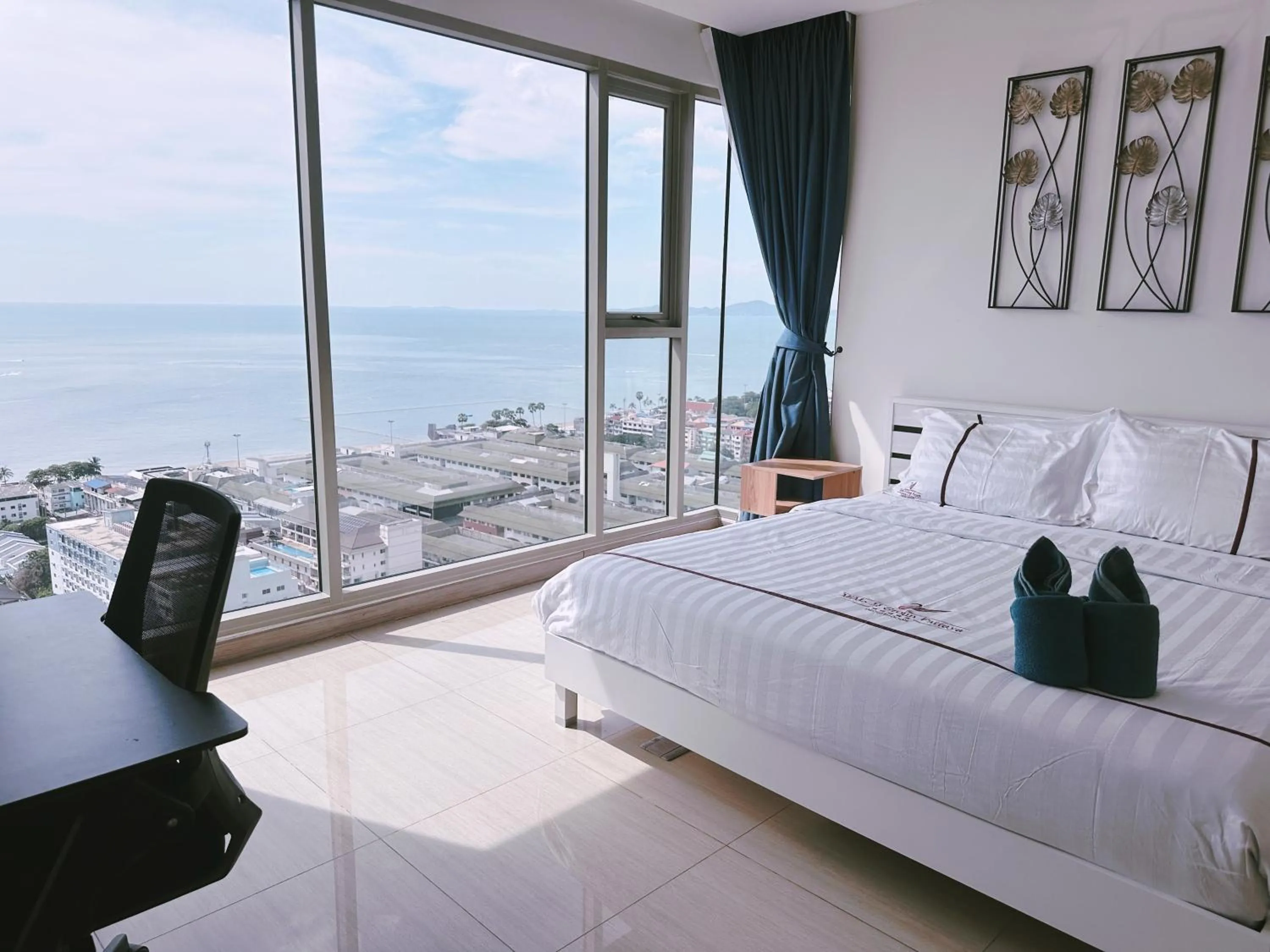 Bed in Riviera Jomtien by Daisy Pattaya