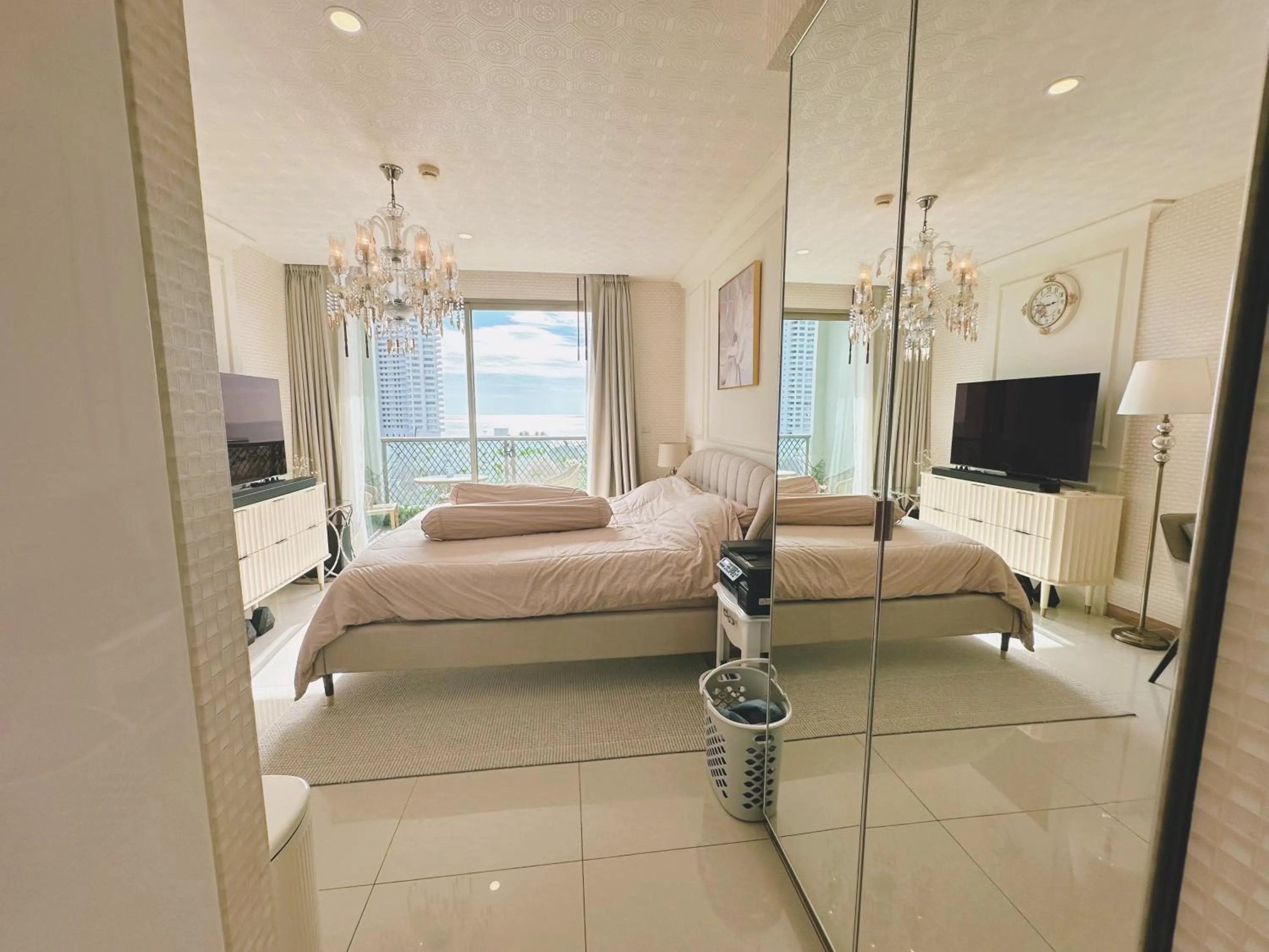 Bed in Riviera Jomtien by Daisy Pattaya