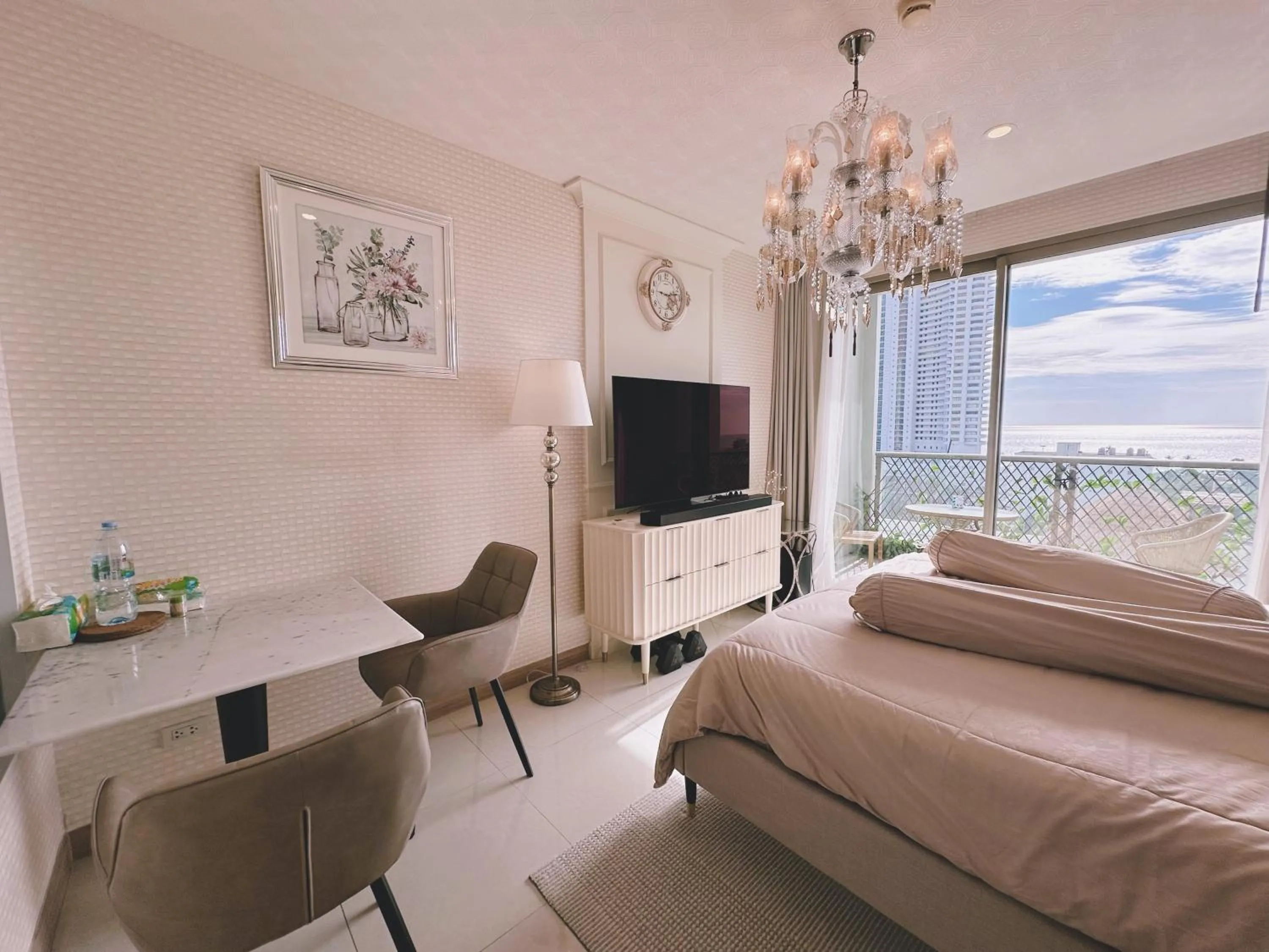 Bed in Riviera Jomtien by Daisy Pattaya