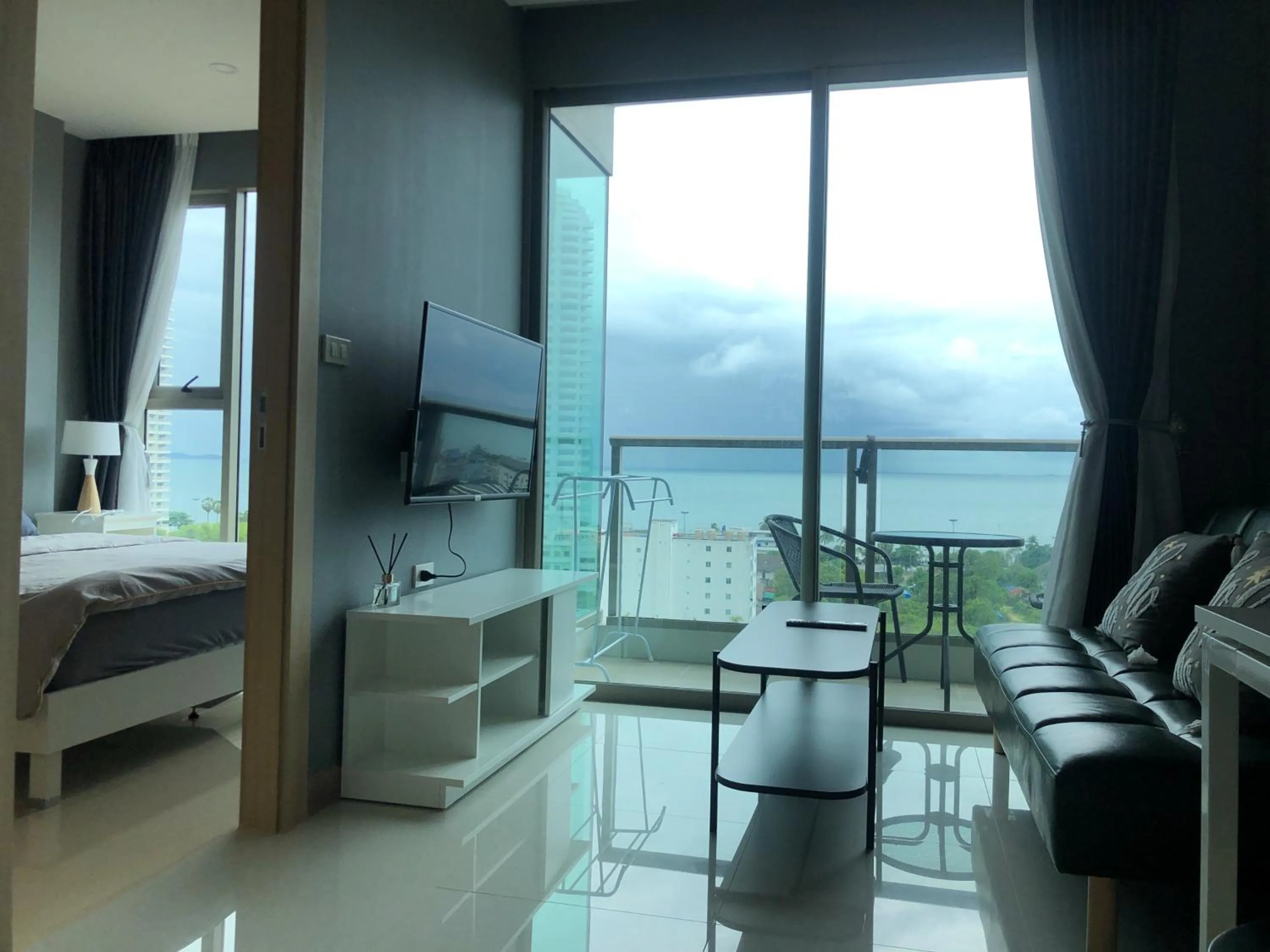 Bed in Riviera Jomtien by Daisy Pattaya